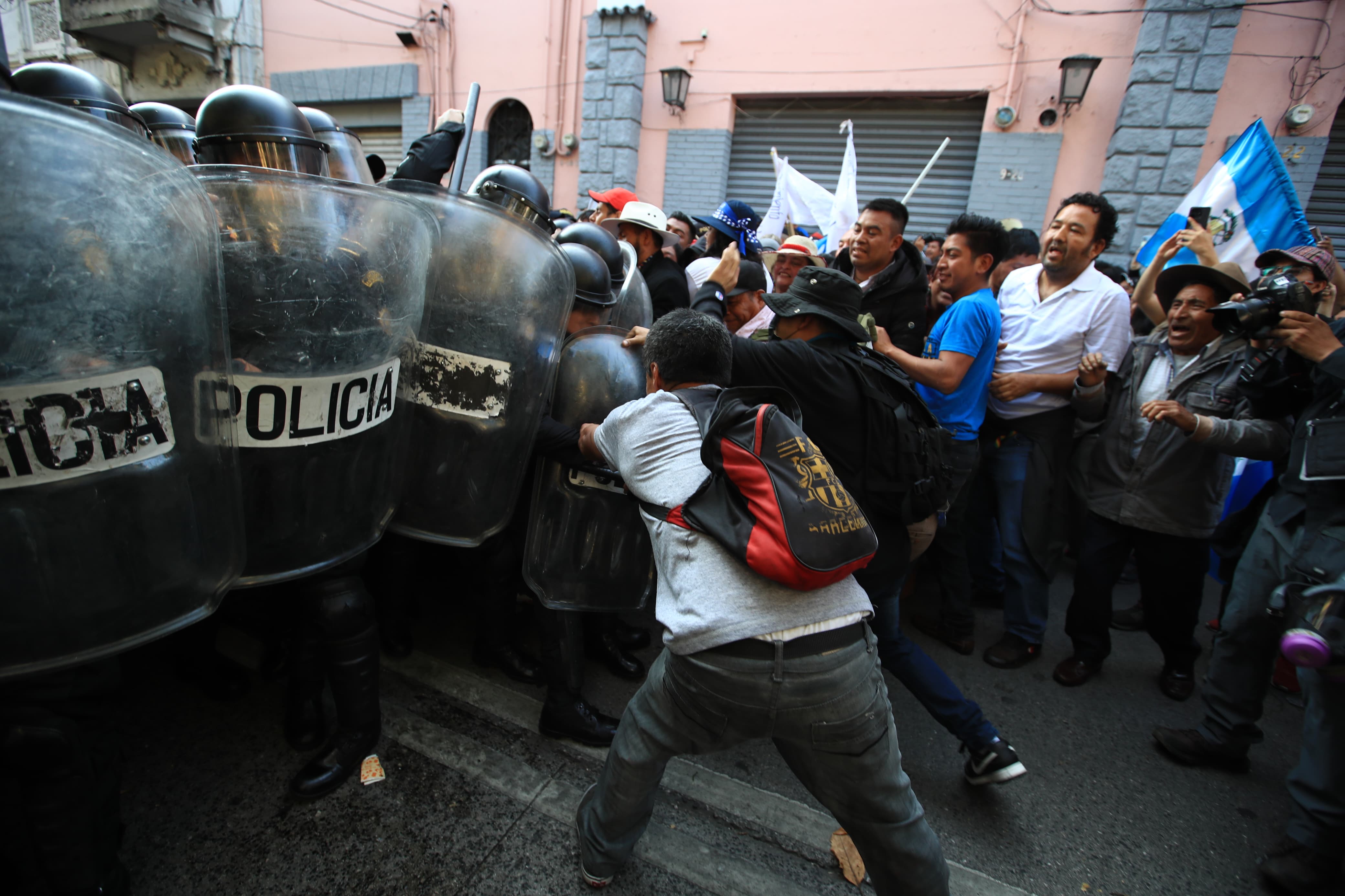 Momentos de tensión en Guatemala: disputa en el Congreso causa retrasos en la toma de posesión de Bernardo Arévalo como presidente'