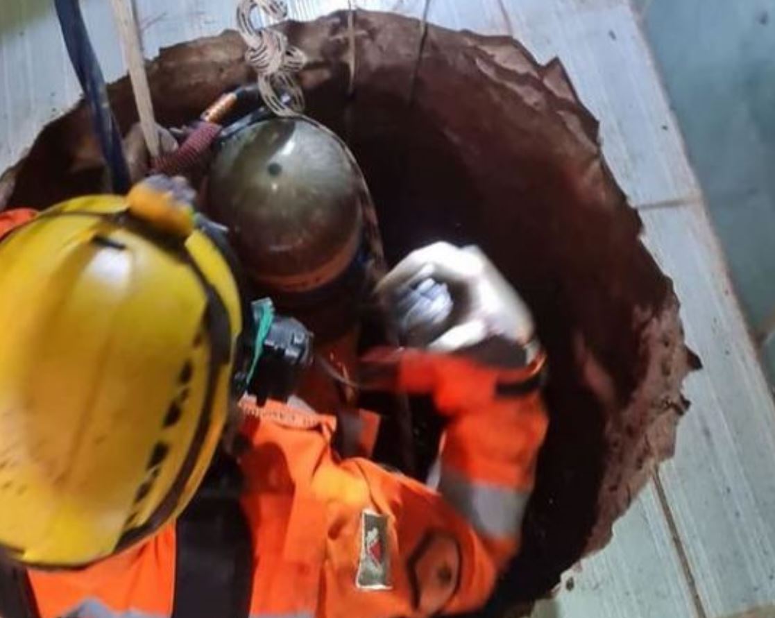 Ipatinga Brasil. Hombre cae en pozo