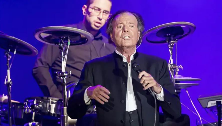 JULIO IGLESIAS.