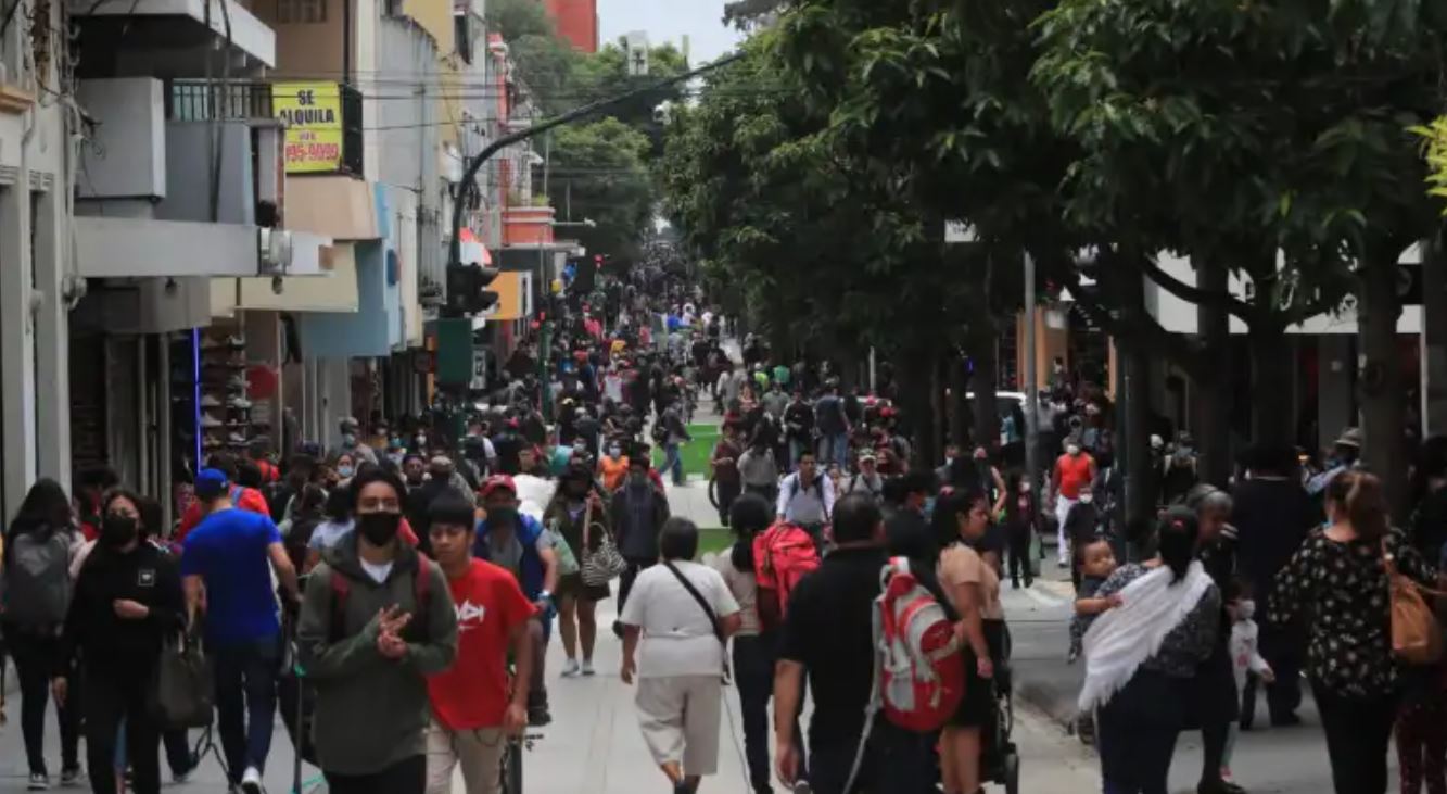 Población Personas caminando Paseo de la Sexta