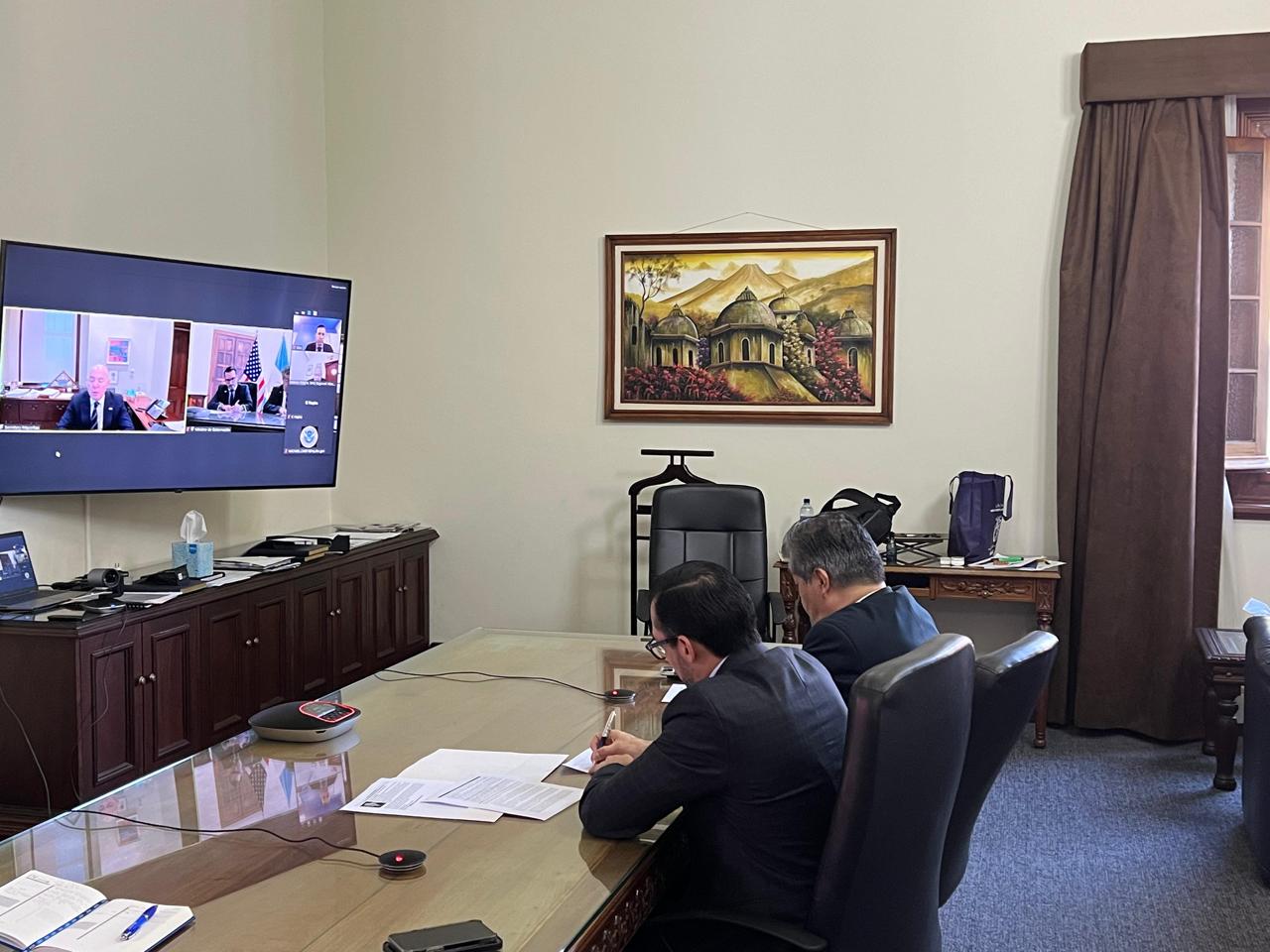 Alejandro Mayorkas, Secretario de Seguridad Nacional de Estados Unidos y encargado de temas migratorios, sostuvo una reunión virtual con Francisco Jiménez, ministro de Gobernación. (Foto Prensa Libre: AFP)