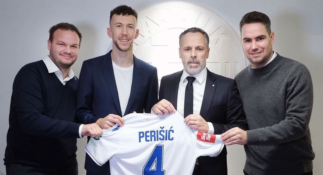 El jugador crota, Ivan Perisic, siendo presentado con el Hajduk Split. (Foto Prensa Libre: ivanperisic444)