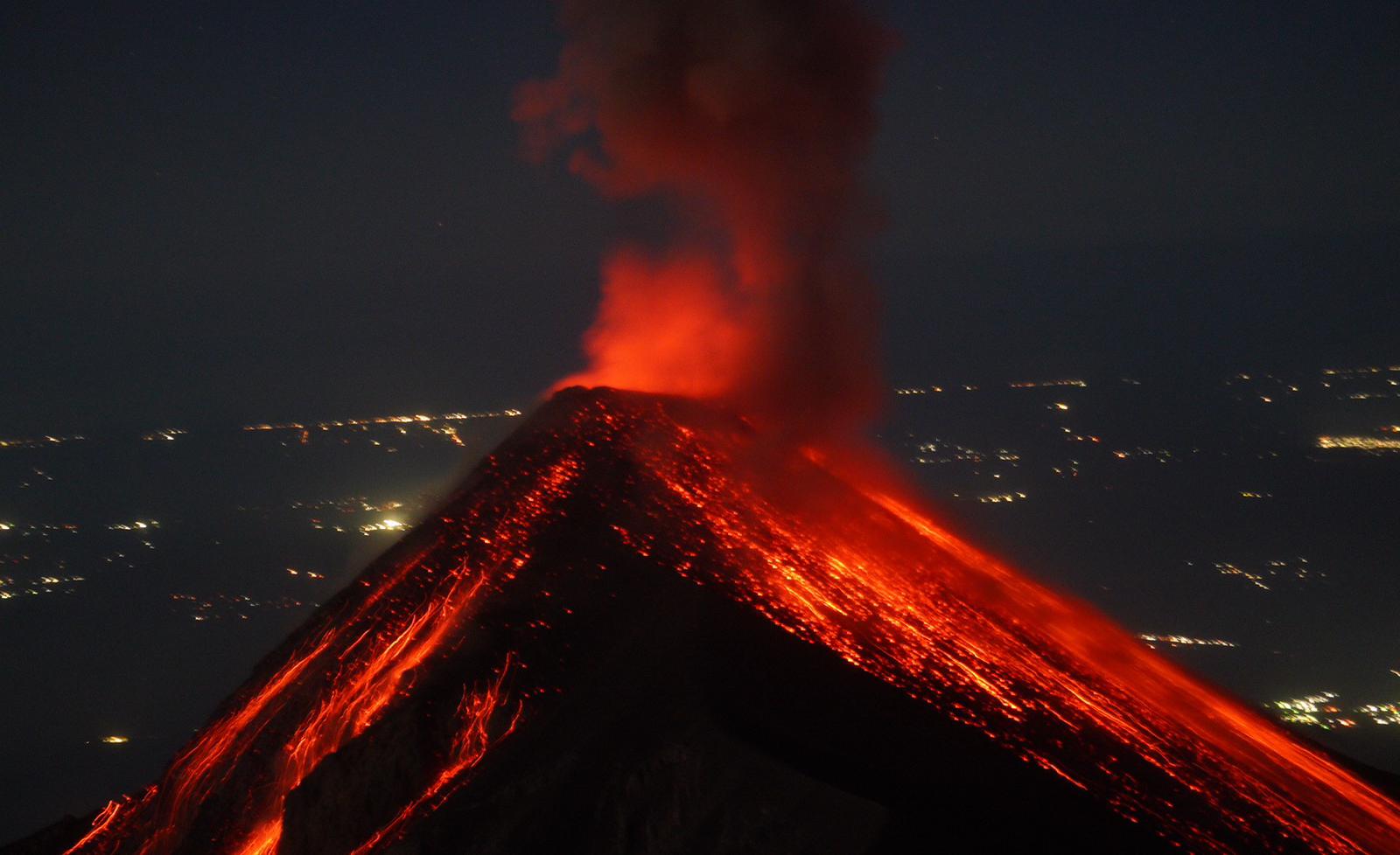 VOLCÁN DE FUEGO. FOTO PRINCIPAL