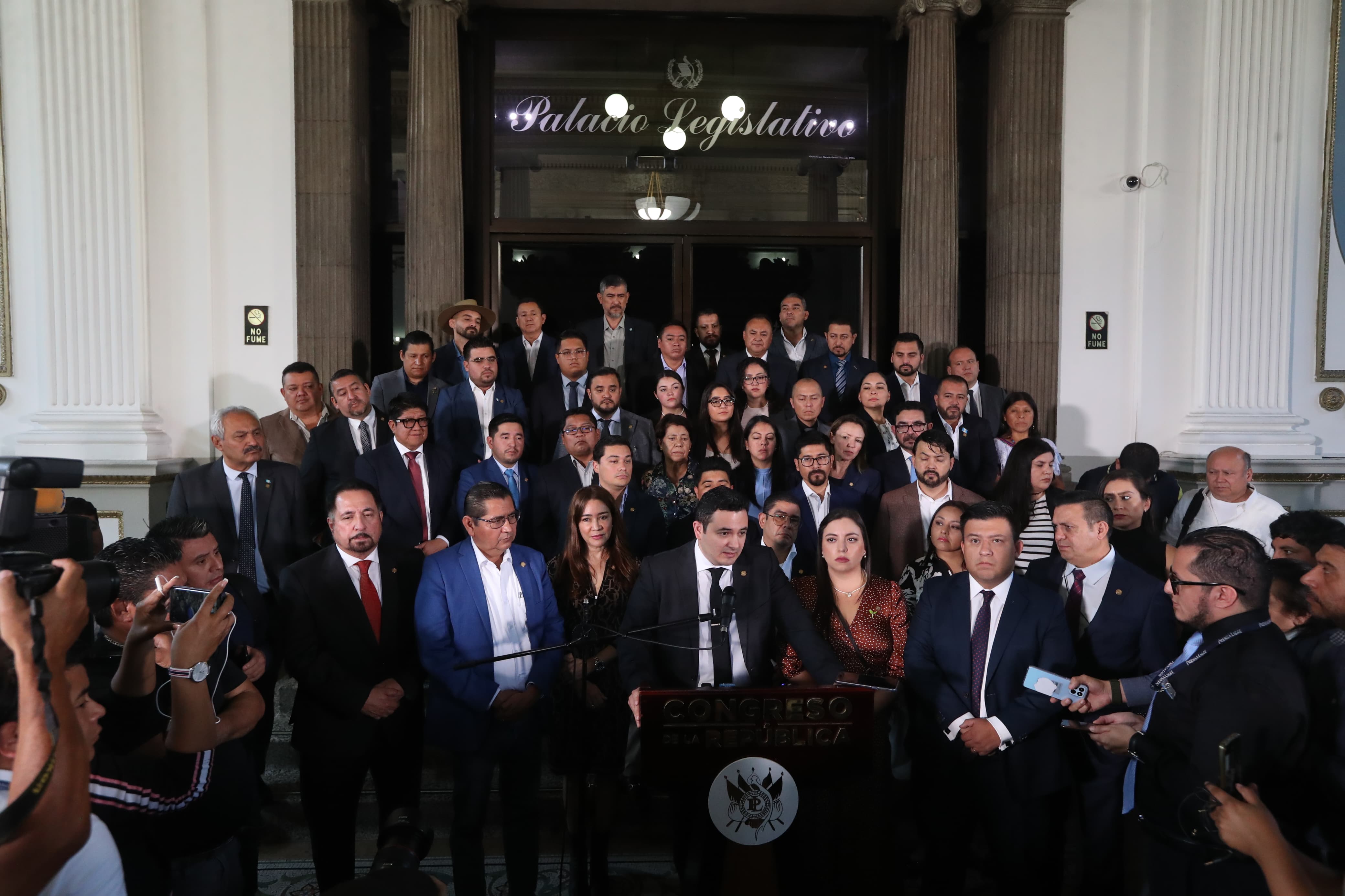 Samuel Pérez encabezó una conferencia de prensa en enero para confirmar que se acatará la orden de la CC y repetirán la elección de la Junta Directiva, quedando fuera por ser diputado independiente. (Foto Prensa Libre: Esbin García)