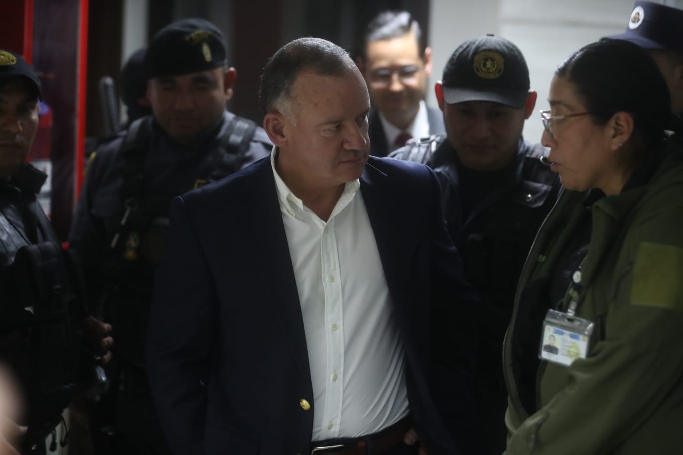 Napoleón Barrientos, exministro de Gobernación, al concluir la audiencia de primera declaración en el Jugado Duodécimo de Instancia Penal. (Foto Prensa Libre: Juan Diego González) 