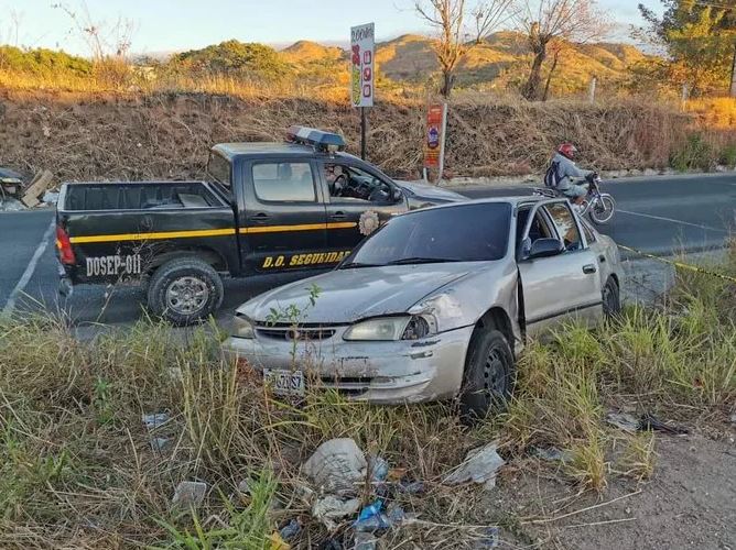 El locutor y periodista César Agusto Leiva Pimentel fue atacado a balazos mientras se dirigía a su lugar de trabajo el 21 de diciembre de 2023. (Foto Prensa Libre: Bomberos Voluntarios)