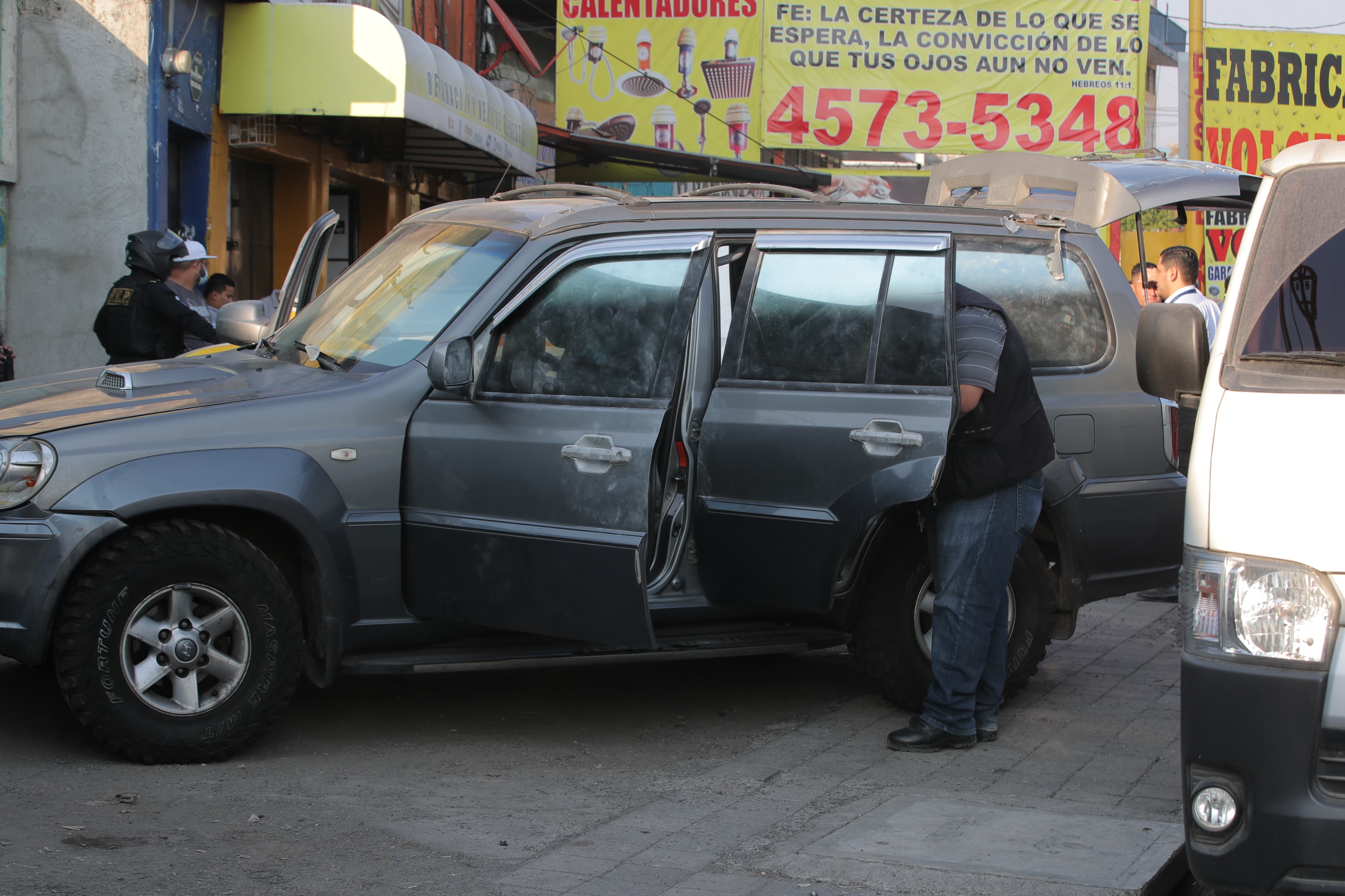 El Ministerio Público recabó indicios de la camioneta en donde se supone se transportaban cinco personas que llegaron a un club nocturno de la zona 9 y desaparecieron desde el 5 de enero. (Byron Baiza).