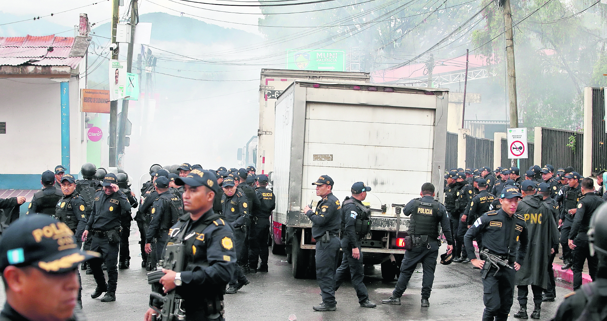 Agentes de la PNC serán desplegados en municipios donde se pueden presentar conflictos durante la toma de posesión de los  alcaldes electos. (Foto Prensa Libre: Hemeroteca PL)