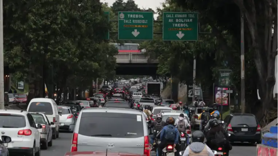 Los agentes de la PMT mantienen coordinaciones con los cuerpos de socorro y de seguridad ante cualquier emergencia en carretera. Fotografía: Prensa Libre. 