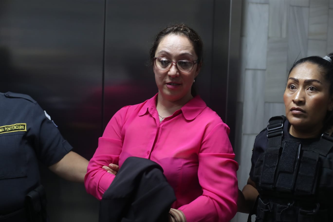 Virginia Laparra, recuperó su libertad y le otorgaron arresto domiciliario. (Foto Prensa Libre: Juan Diego González)