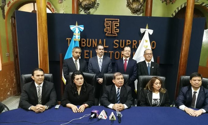 Cuatro de los cinco magistrados titulares del Tribunal Supremo Electoral no gozan de inmunidad. El Congreso se las retiró el 30 de noviembre. Esto ha motivado a diversas acciones legales en las Cortes de Guatemala. (Foto Prensa Libre: Hemeroteca PL).