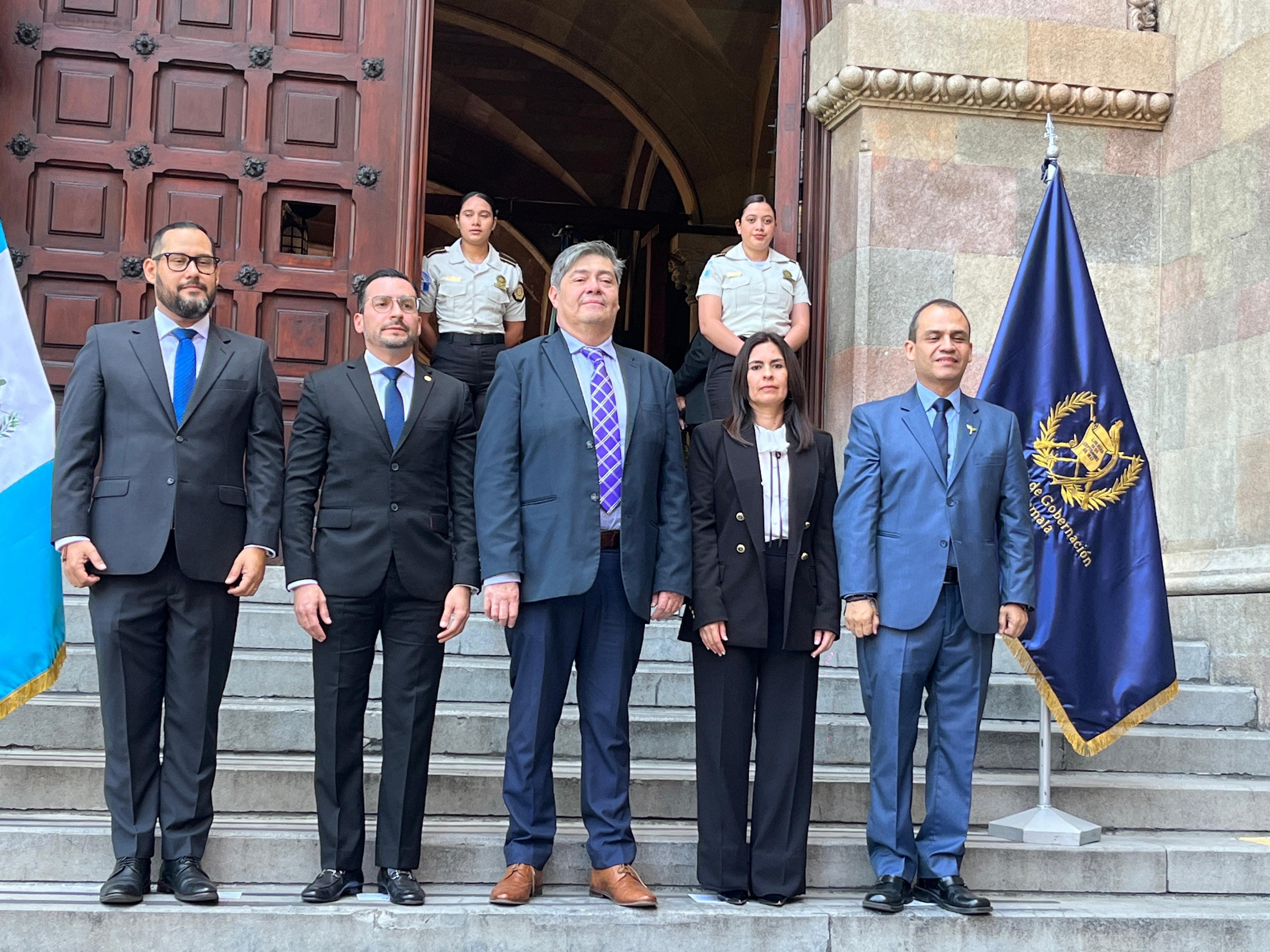 El ministro Francisco Jiménez, al centro junto a sus viceminstros (Izquierda a derecha) Felipe Sánchez, Werner Ovalle, Claudia Palencia y William Cameros. (Foto Prensa Libre: Michelle Velásquez)