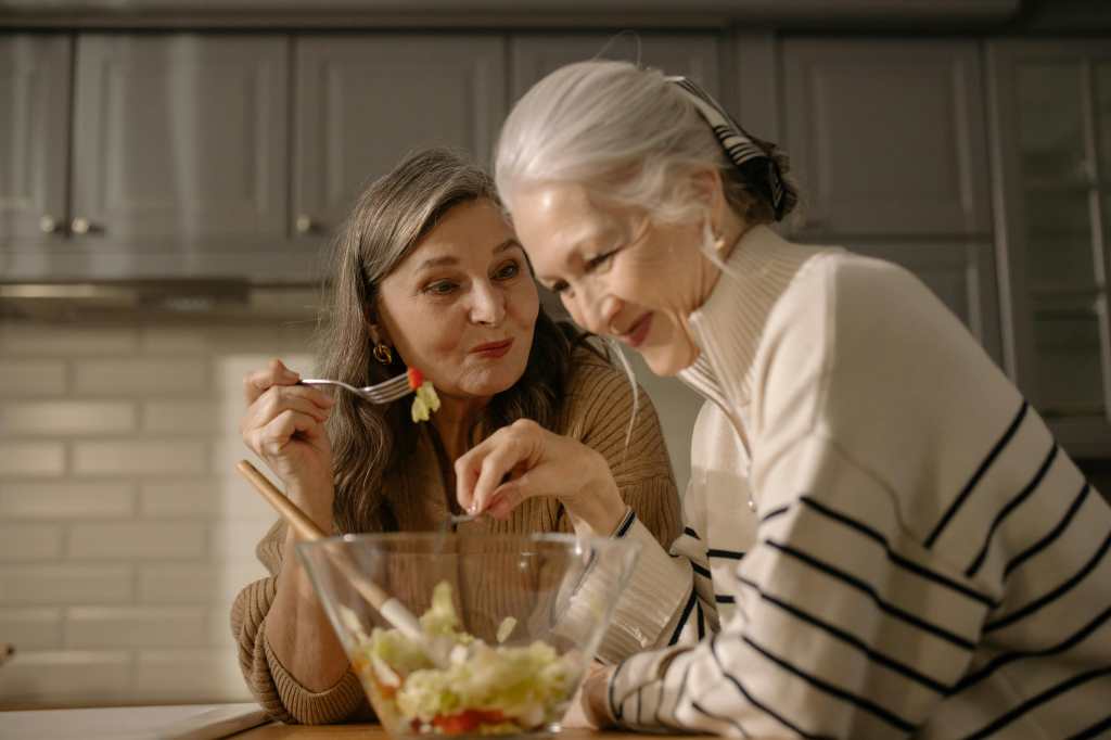 Breve guía para comer de manera saludable durante el envejecimiento