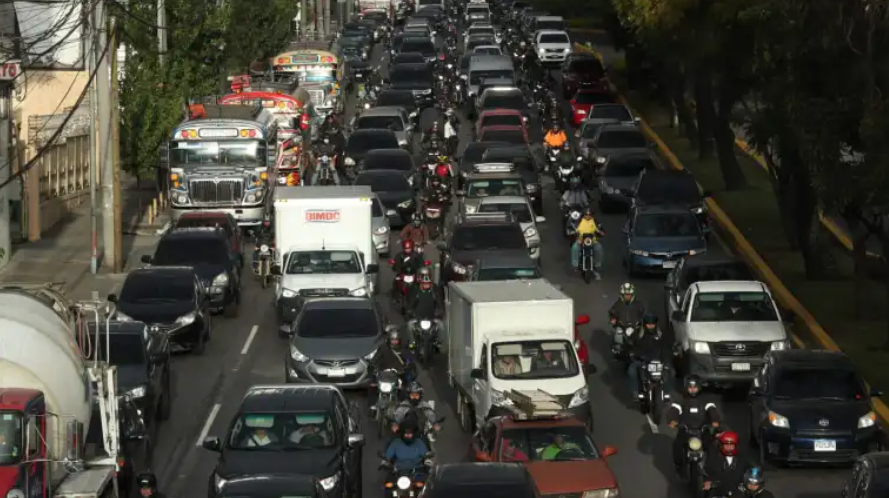 Autoridades estiman que habrá complicaciones de movilidad por el retorno de las actividades presenciales en el ámbito académico y profesional. Fotografía: Prensa Libre.