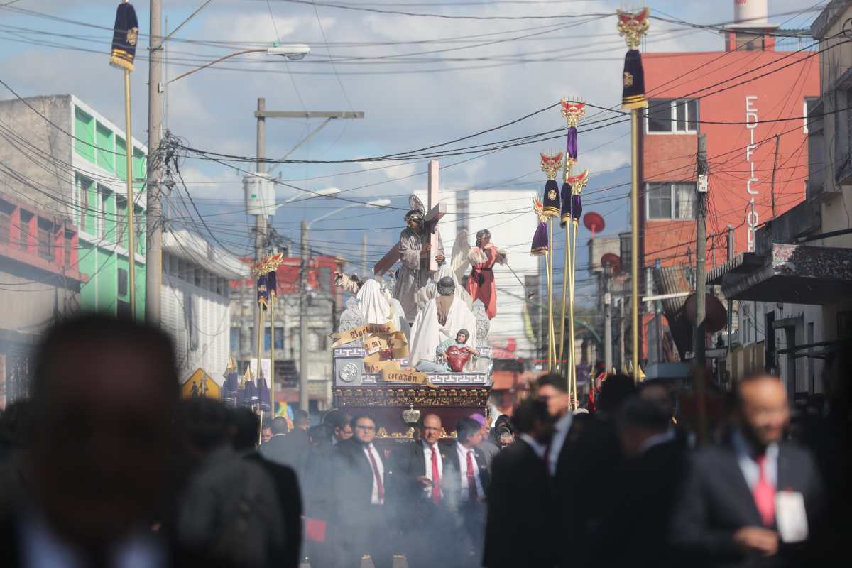 Cortejo procesional de Jesús Nazareno de San José, del Santuario Arquidiocesano del Señor San José,  recorre las calles y avenidas de la zona 1 de la cuidad capital. 


Foto: Oscar Vásquez Mijangos
15/02/2024