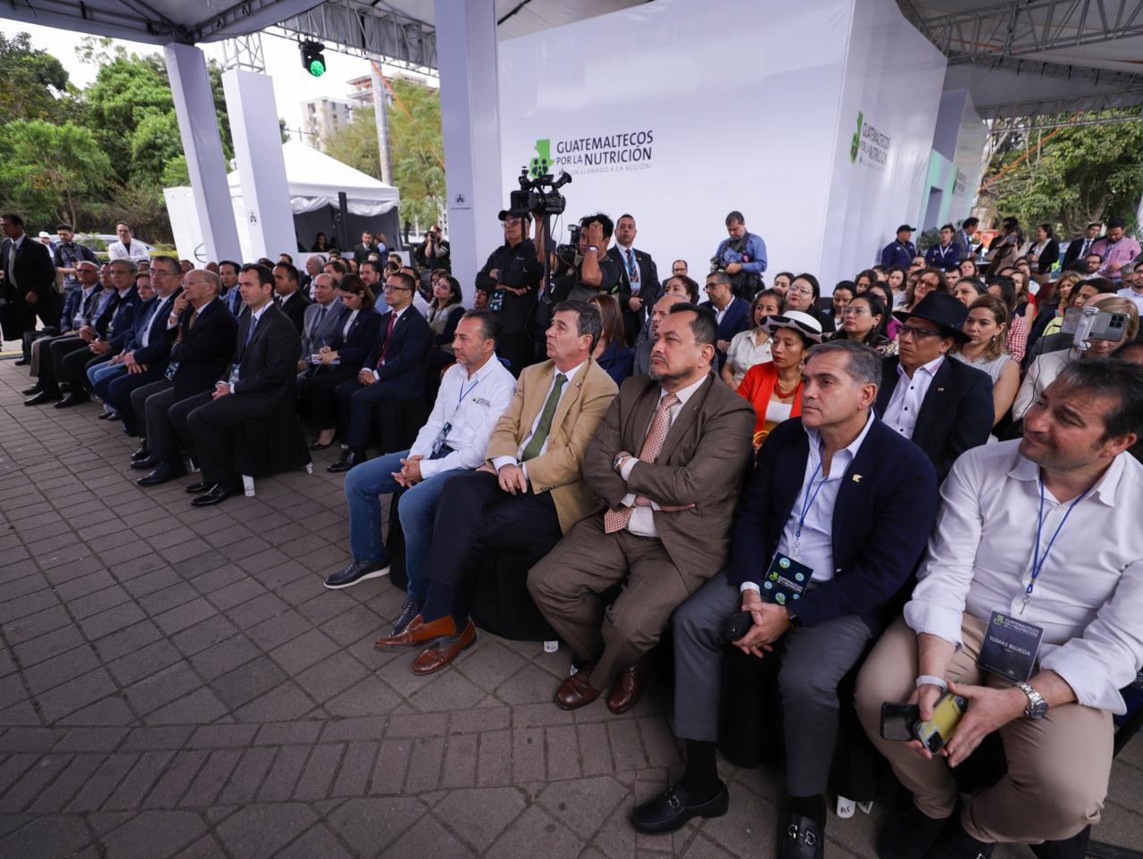 Autoridades de Gobierno participaron en n la presentación del segundo campamento de Nutrimóviles del programa Guatemaltecos por la Nutrición. (Foto Prensa Libre: Cortesía Sesan)