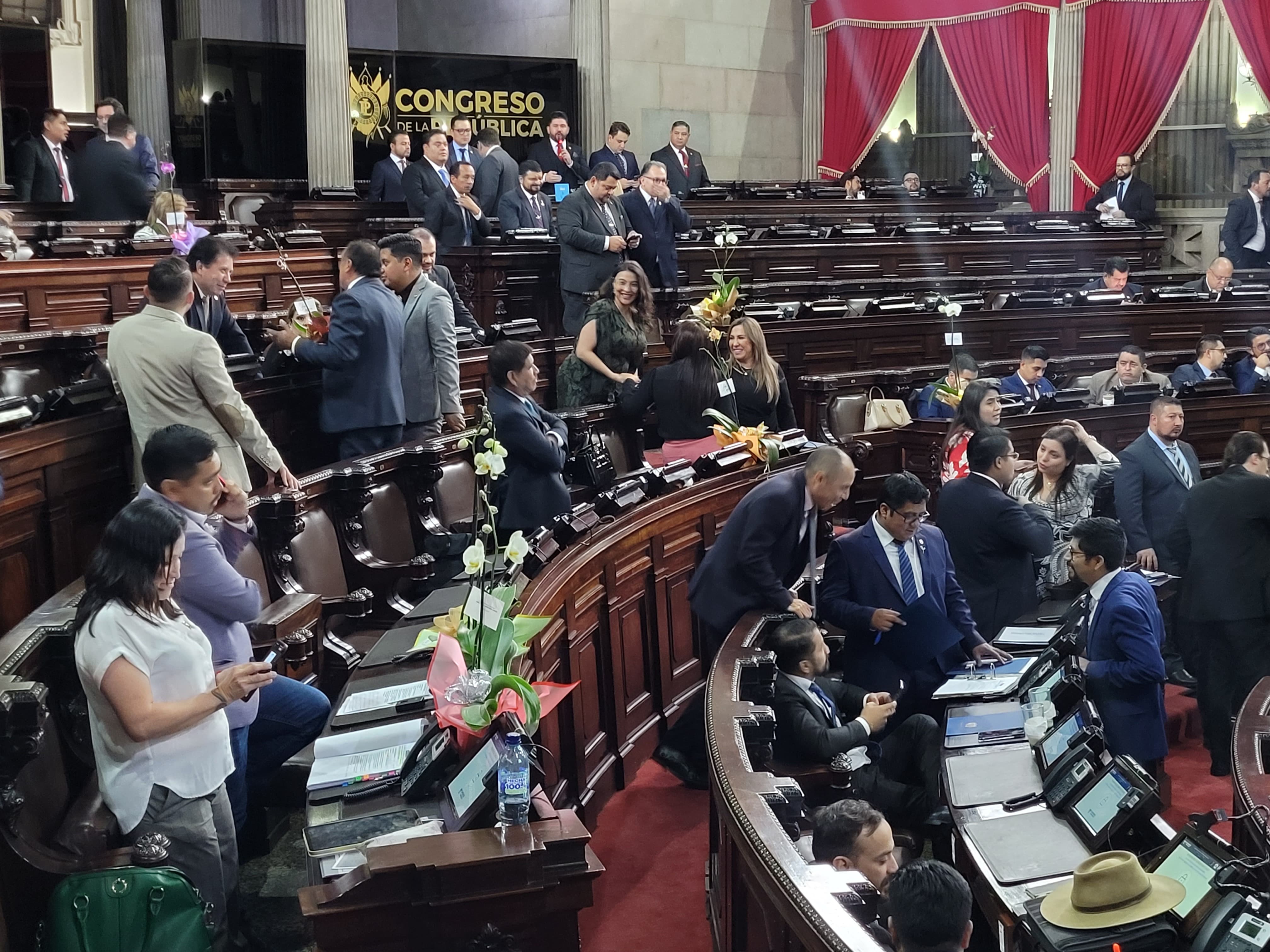 Autoridades del Congreso de la República revelaron que las contrataciones en el Legislativo de ha incrementado en los últimos años. (Foto Prensa Libre: Gabriel Molina)