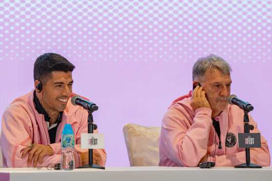 Estas son algunas de las imágenes desde el arribo de Lionel Messi con el Inter Miami a Hong Kong, hasta el partido contra un combinado del país. (Foto Prensa Libre: AFP)