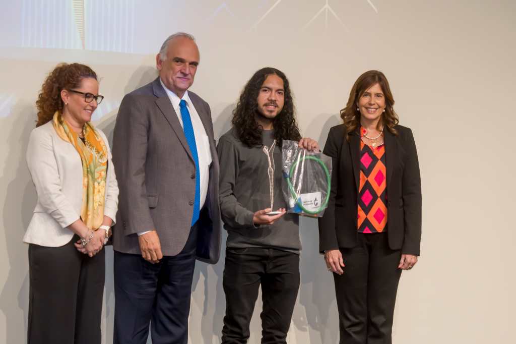 Carlos Morales, ganador del primer lugar, de la Universidad Francisco Marroquín.