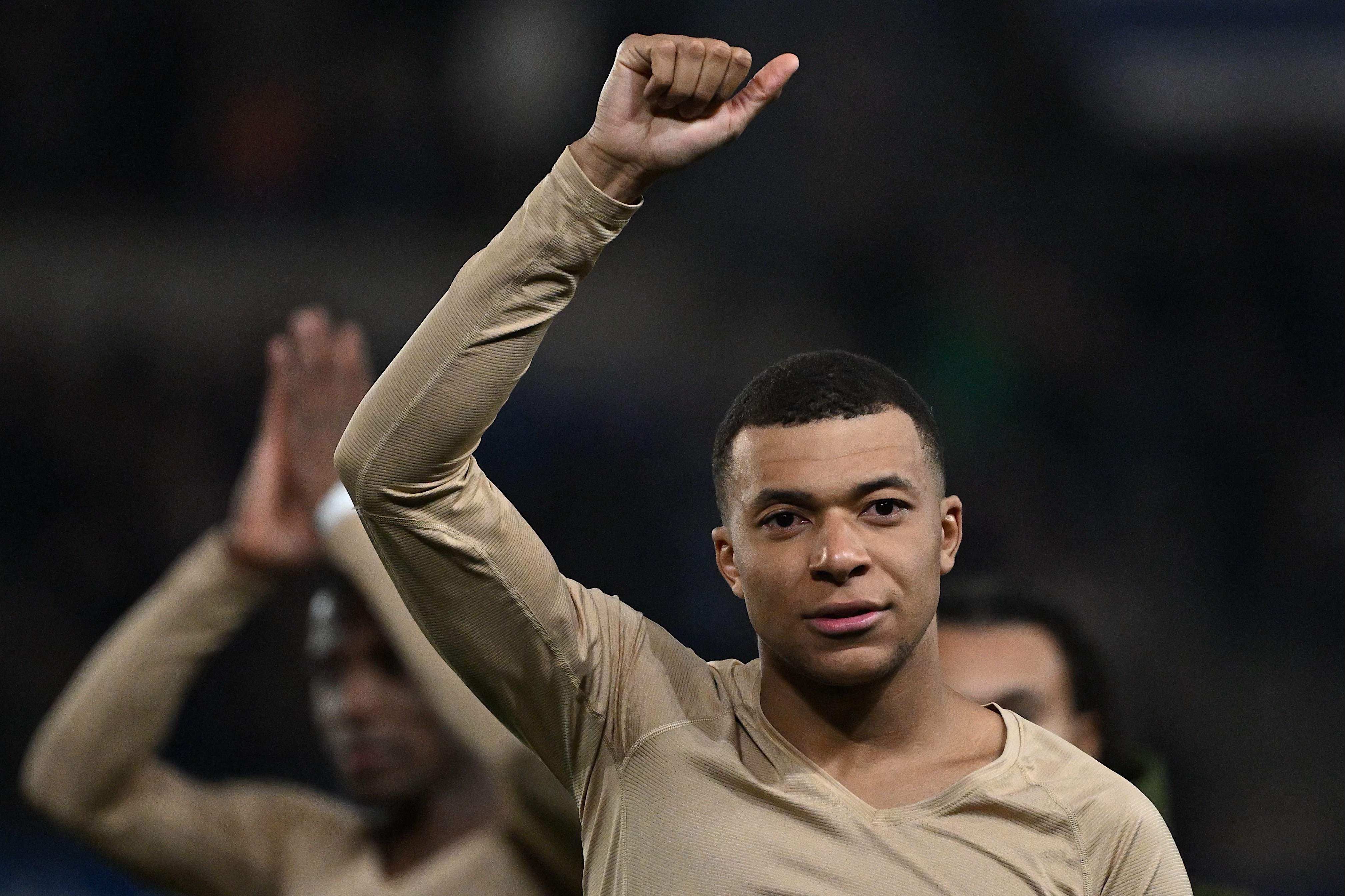 Mbappé no renueva con el París Saint Germain y se le vincula con el Real Madrid.