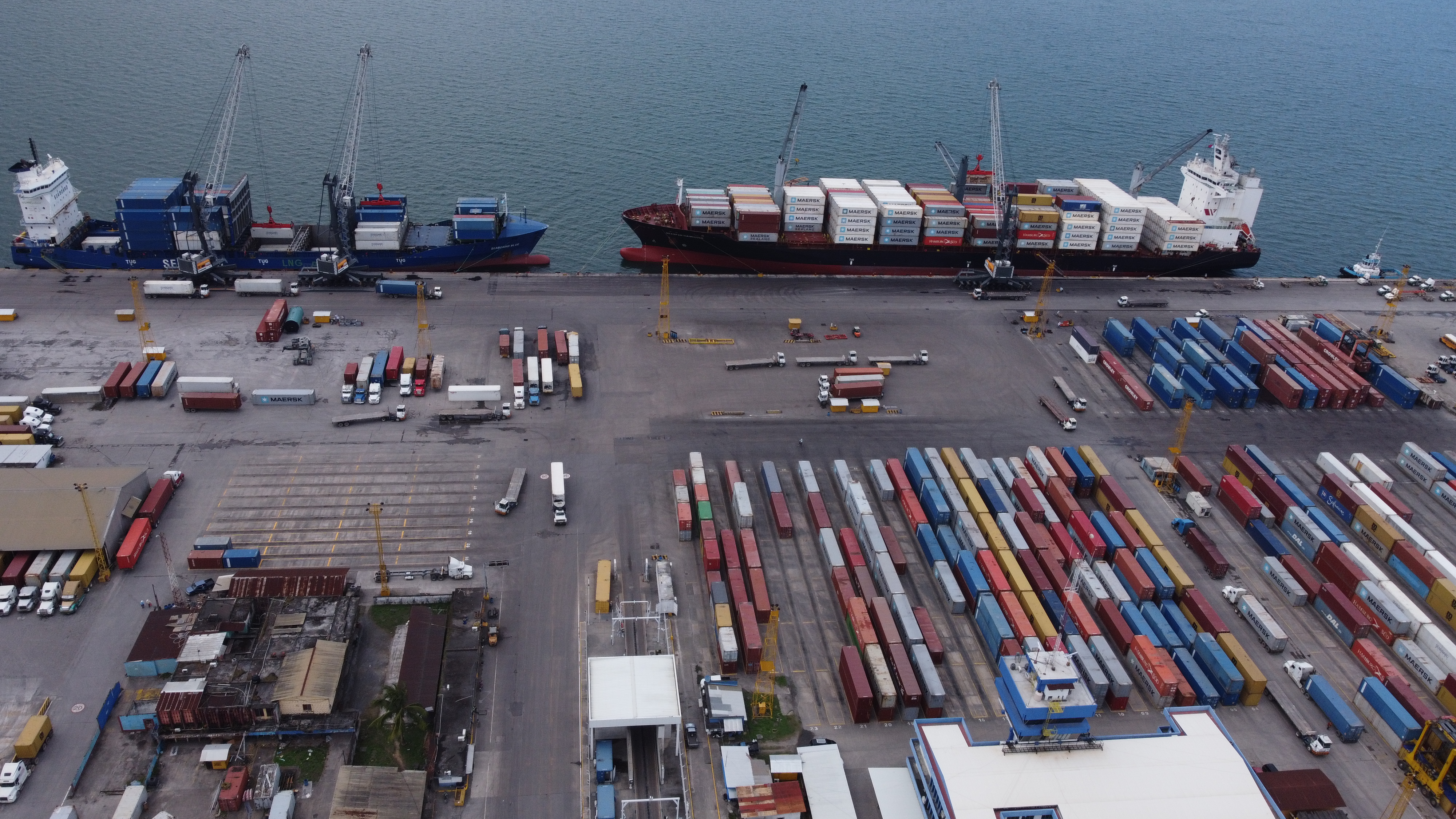 El muelle conocido como "El Arenal", es uno de los que necesita inversión especial por parte de las autoridades. (Foto Prensa Libre: Carlos Hernández)