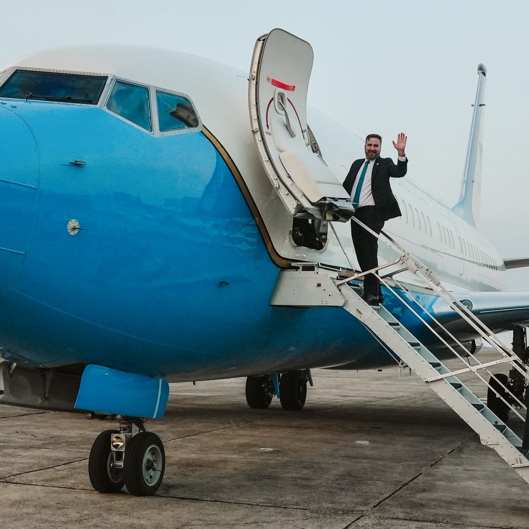 Tobin Bradley, embajador de EE. UU. en Guatemala, luego de haber participado en la toma de posesión del presidente Bernardo Arévalo. (Foto Prensa Libre: Tomada de @usembassyguate)