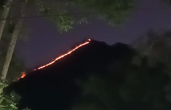 Incendio en el volcán de Agua