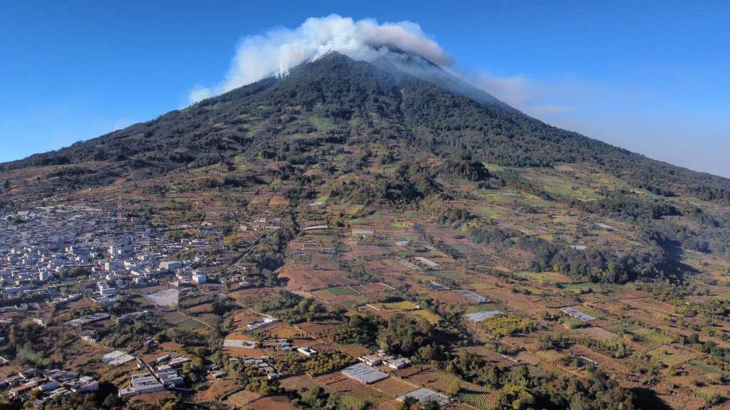 Incendio forestal volcán de Agua