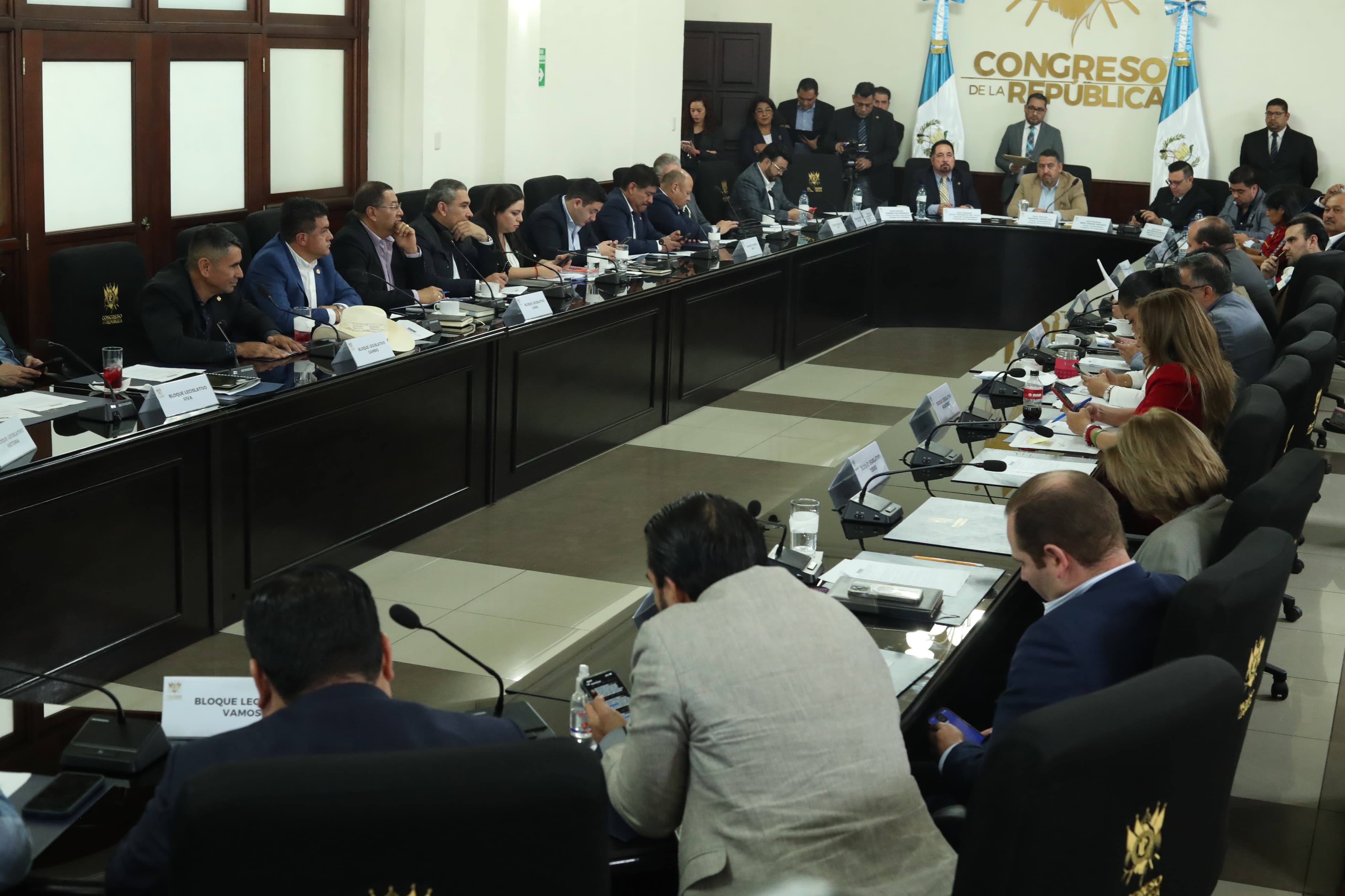 Reunión de jefes de bloque del Congreso de la República en la que trataron el tema de la Ley de Tarjetas de Crédito. (Foto Prensa Libre: Esbin García) 