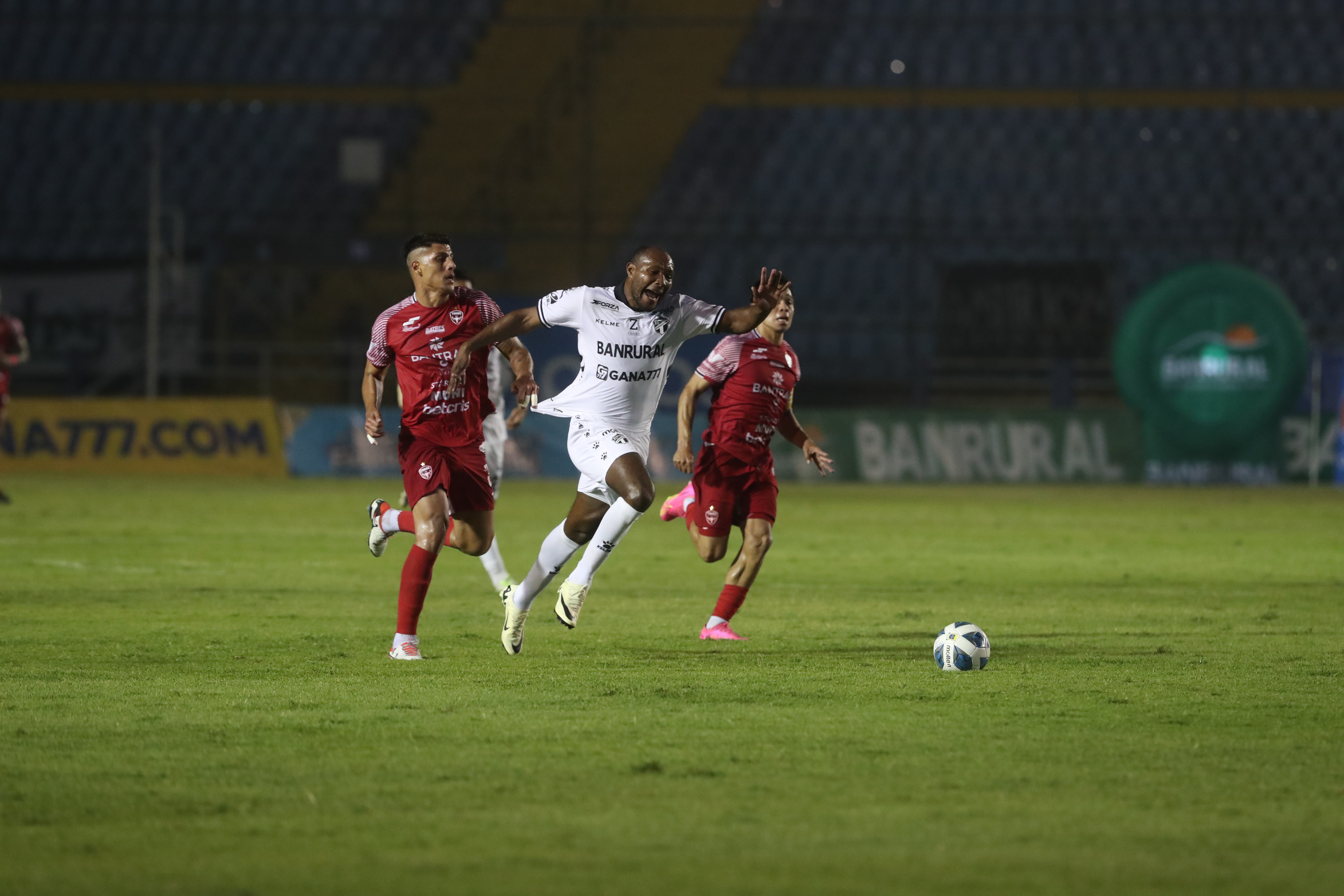 Comunicaciones le ganó a Malacateco 4 goles a 2 en la quinta jornada.