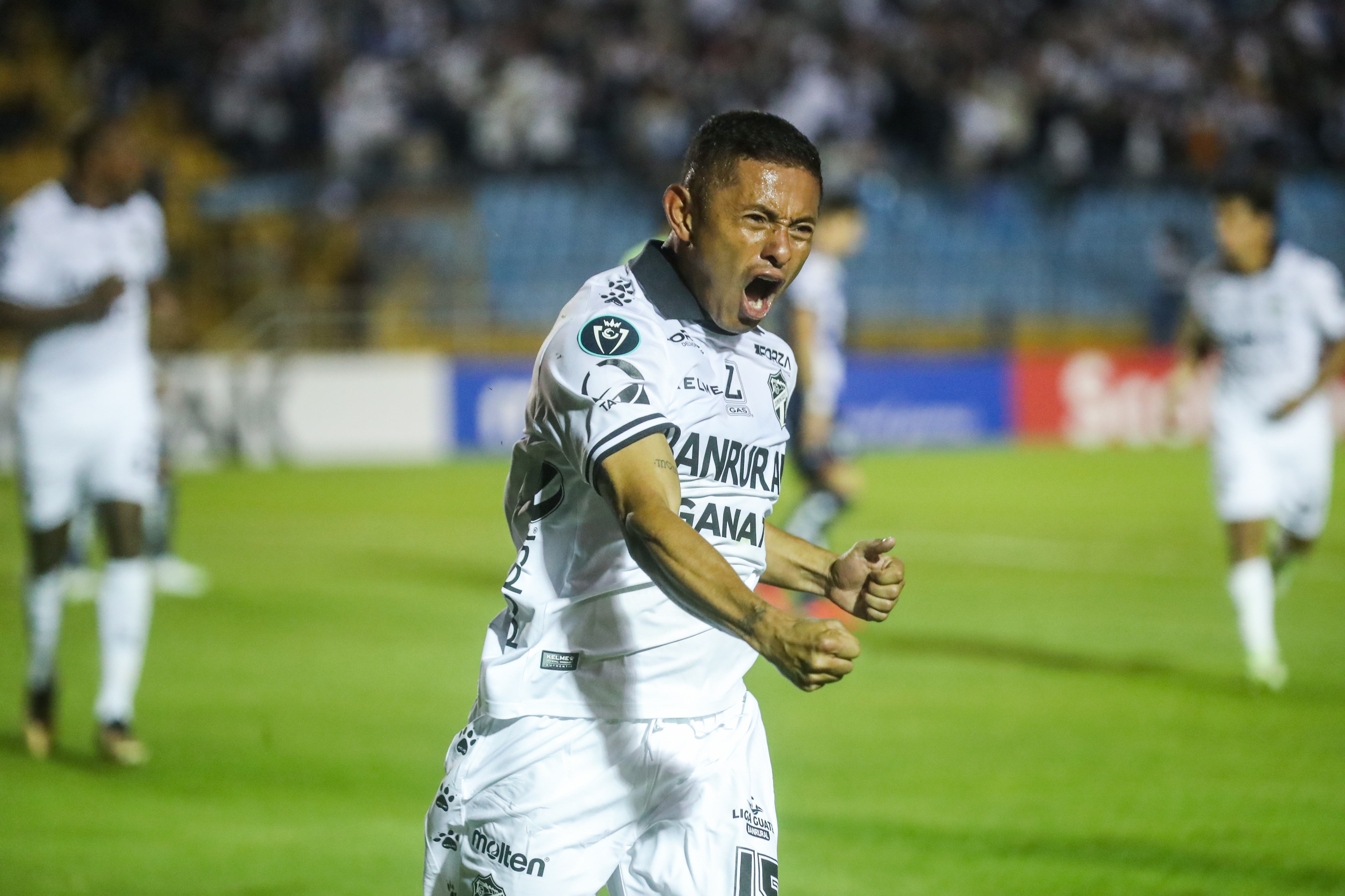 En partido de la primera ronda y de ida en la Concachampions, los Cremas del Comunicaciones recibieron en el estadio Doroteo Guamuch Flores al equipo mexicano los Rayados de Monterrey.