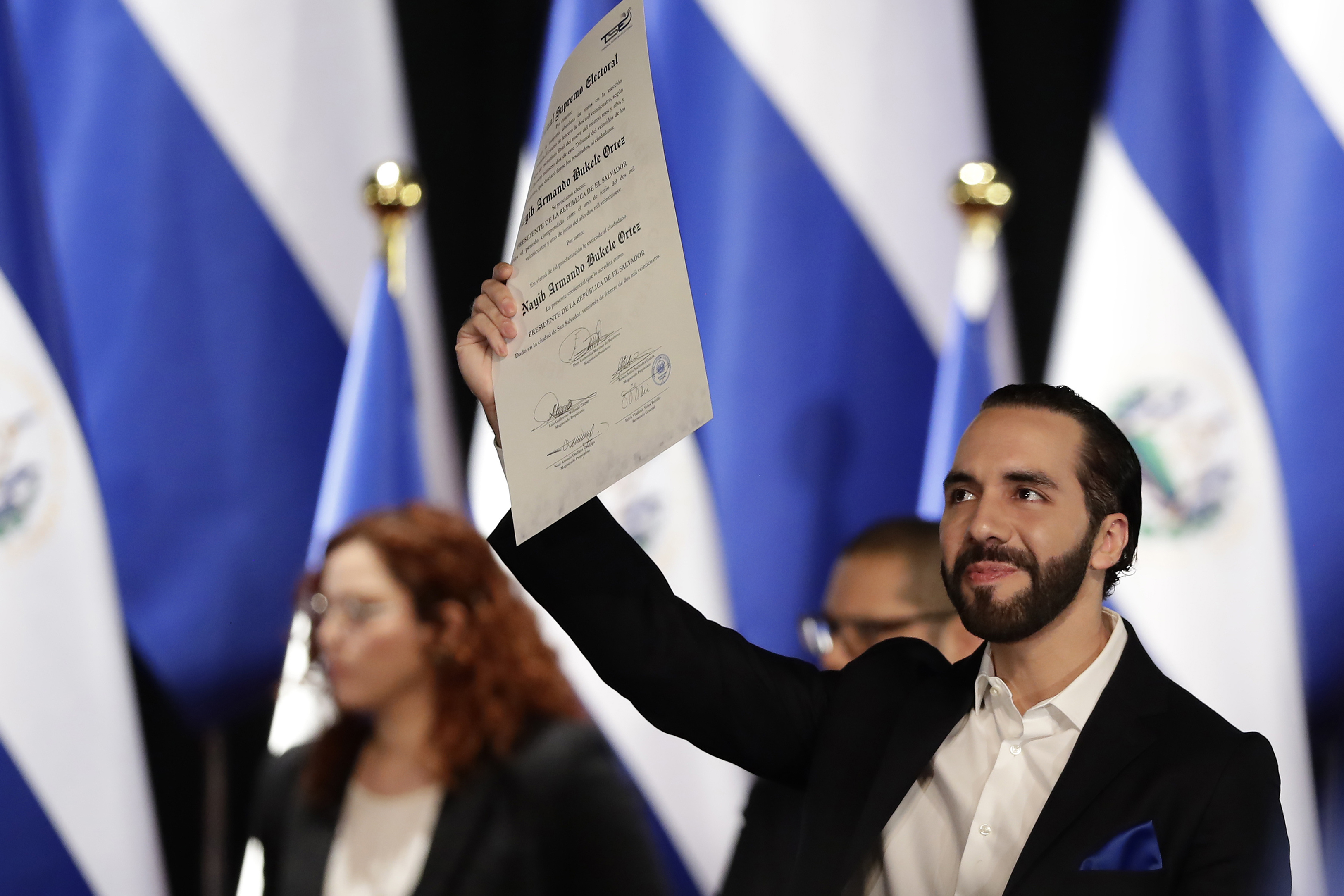 Nayib Bukele recibe la credencial de presidente electo de El Salvador