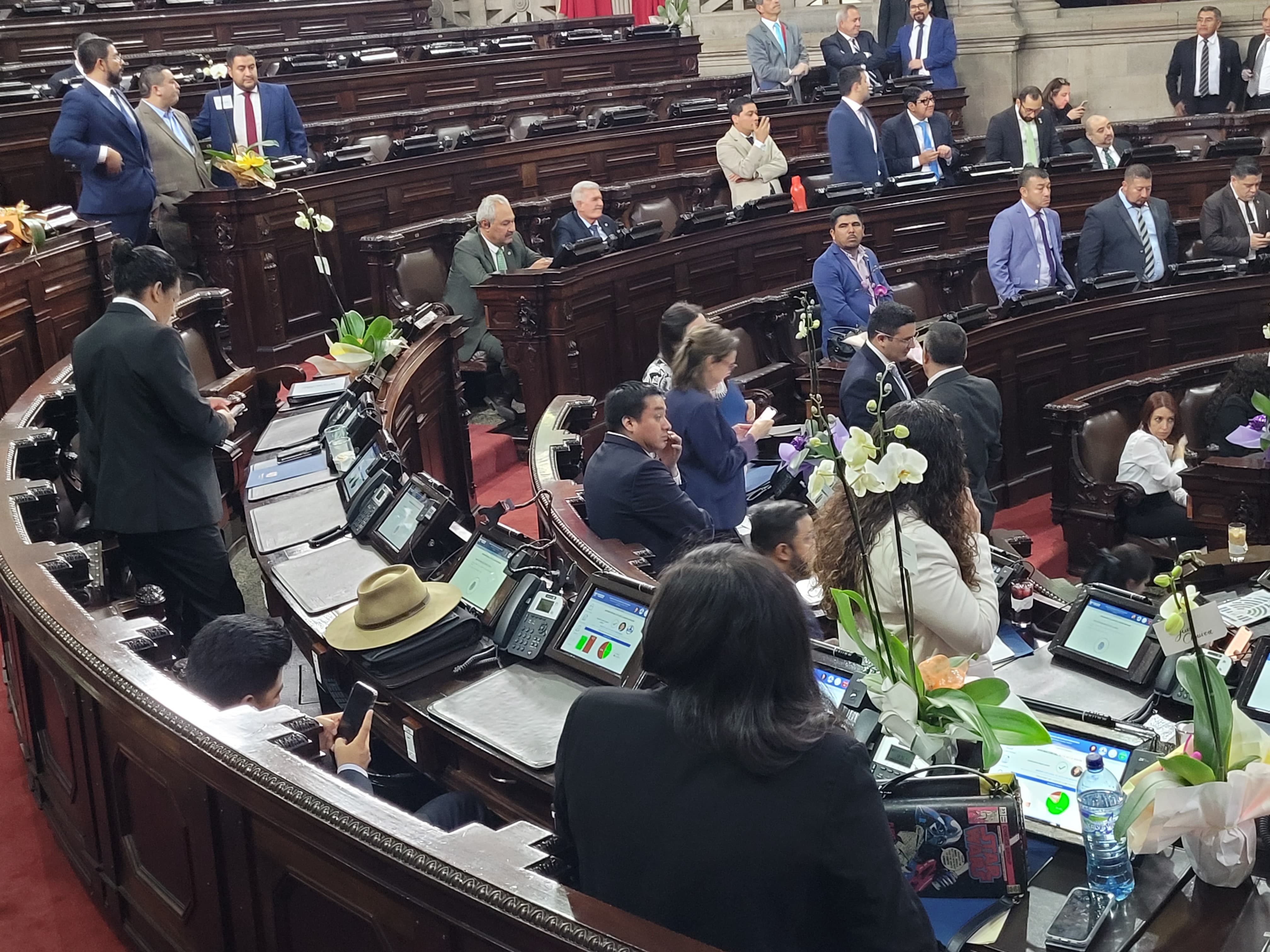 Sesión ordinaria del Congreso en la que aprobaron punto resolutivo para conservar las relaciones con Taiwán. (Foto Prensa Libre: Gabriel Molina) 

