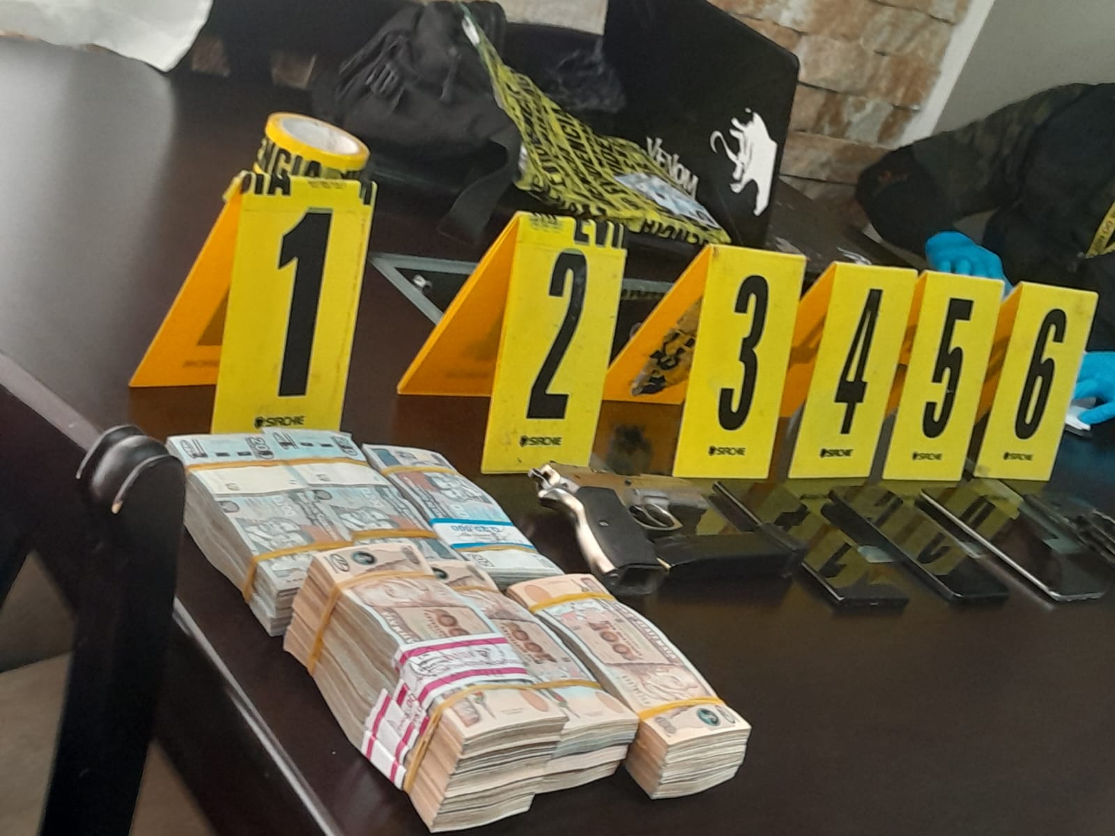 Las fuerzas de seguridad arrestaron el pasado 6 de febrero a sujetos vinculados con una estructura que distribuye droga al menudeo en el área metropolitana de Guatemala. (Foto Prensa Libre: PNC).