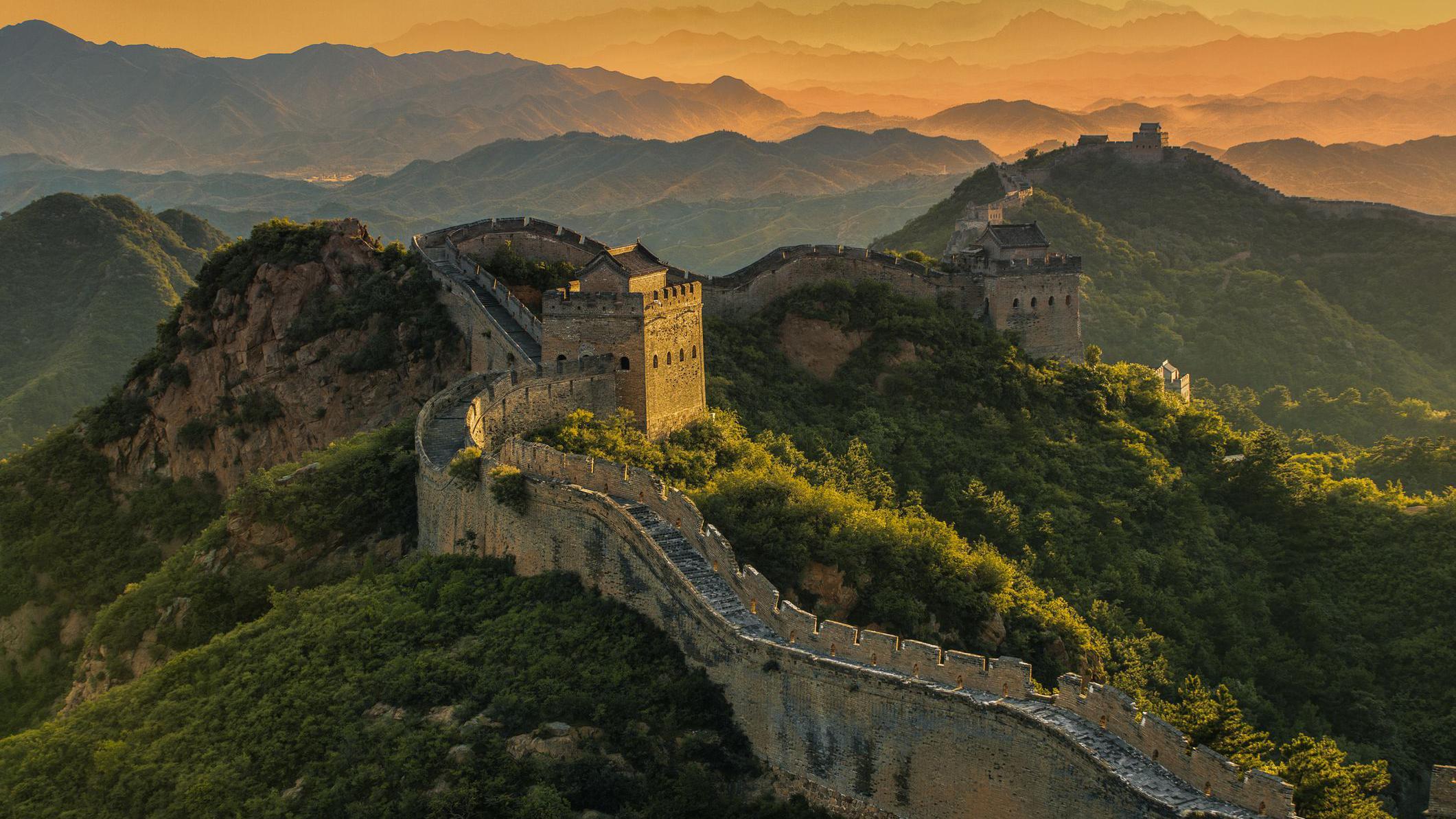 Algunas secciones de la gran muralla deben su longevidad a un mortero bastante inusual: la pegajosa harina de arroz. 

Getty Images