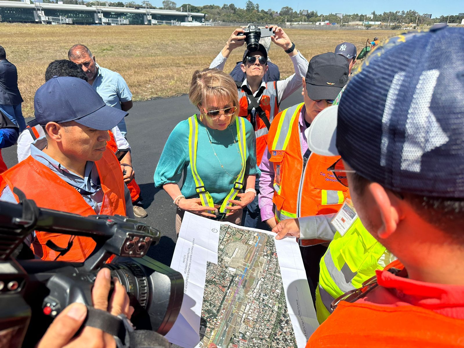 denuncia contrato mantenimiento pista de taxeo aeropuerto interancional la aurora guatemala (1)