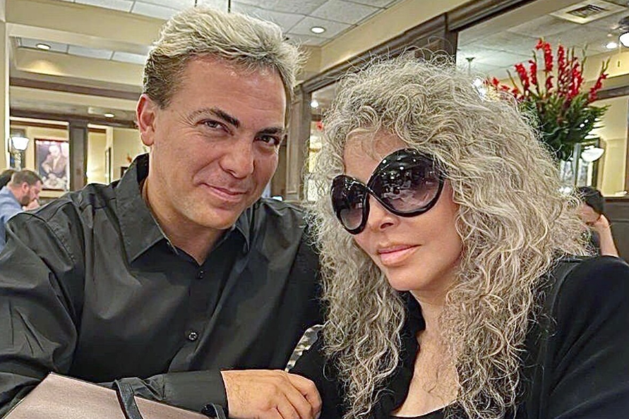 Cristian Castro asegura que su madre podría estar fingiendo que se encuentra muy mal de salud. (Foto Prensa Libre: Redes Sociales)