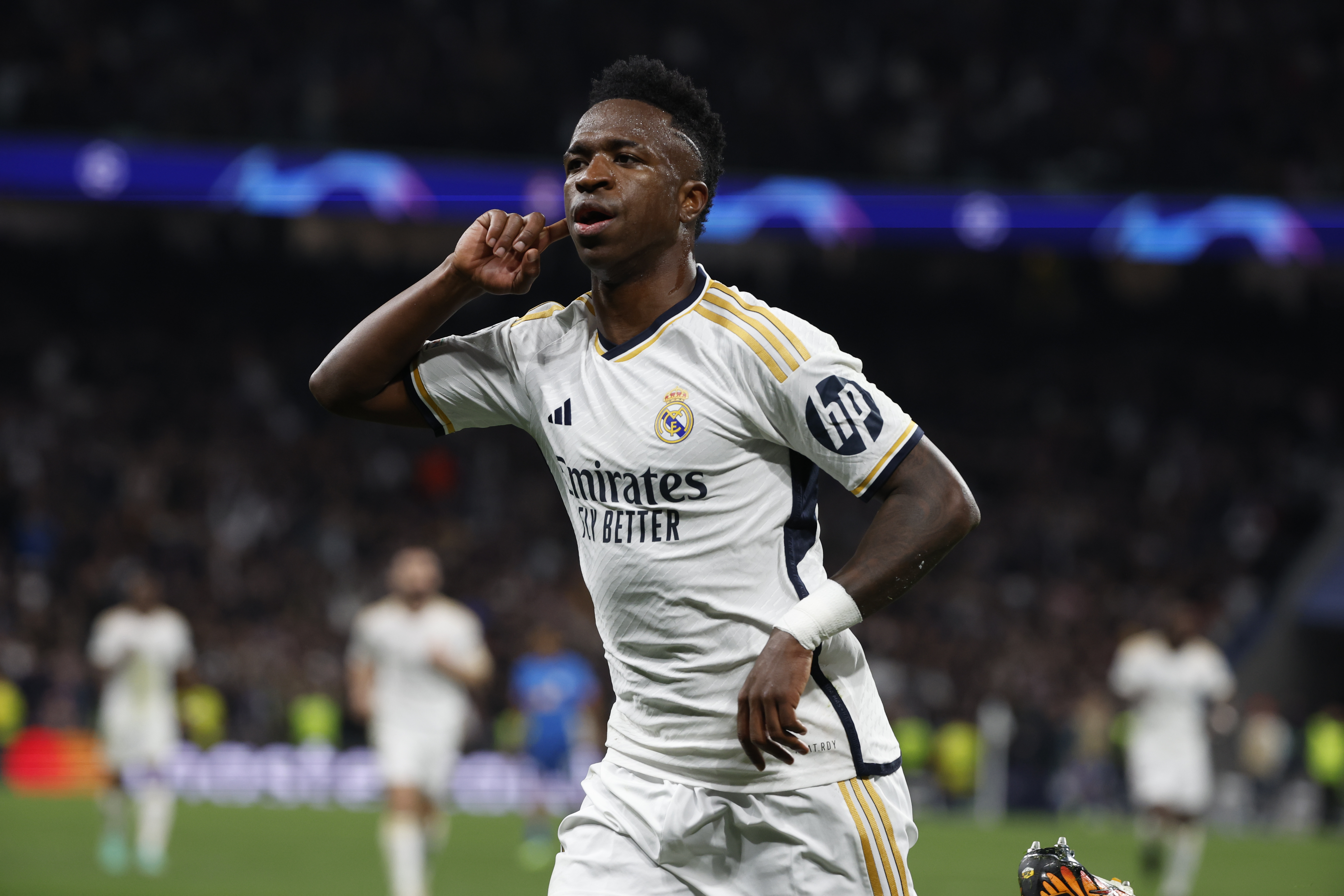 El delantero del Real Madrid Vinícius Jr. celebra el gol conseguido ante el RB Leipzig, durante el partido de vuelta de los octavos de final de la Liga de Campeones.