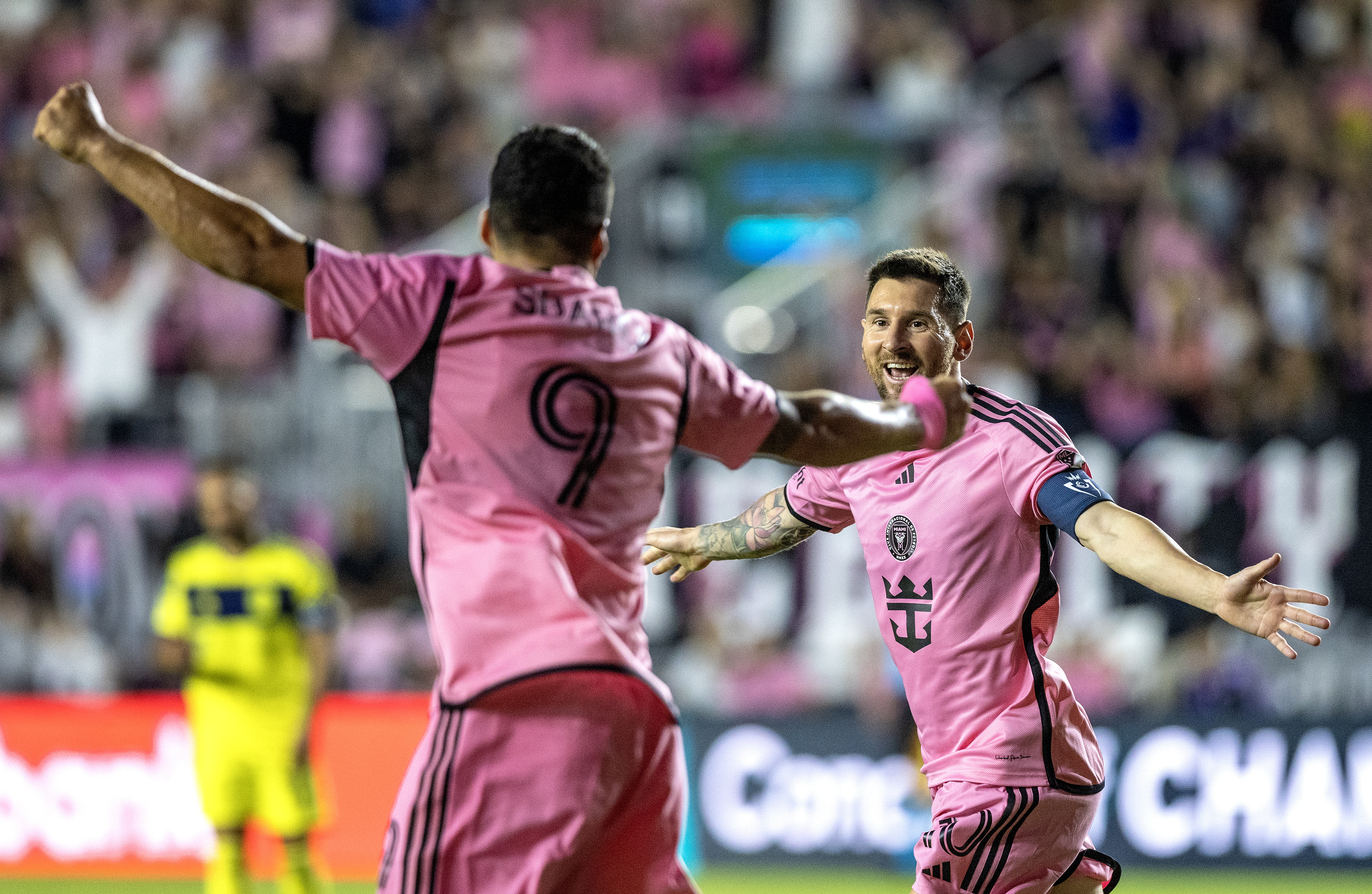 Los jugadores del Inter Miami Lionel Messi y Luis Suarez celebran un gol este 13 de marzo.