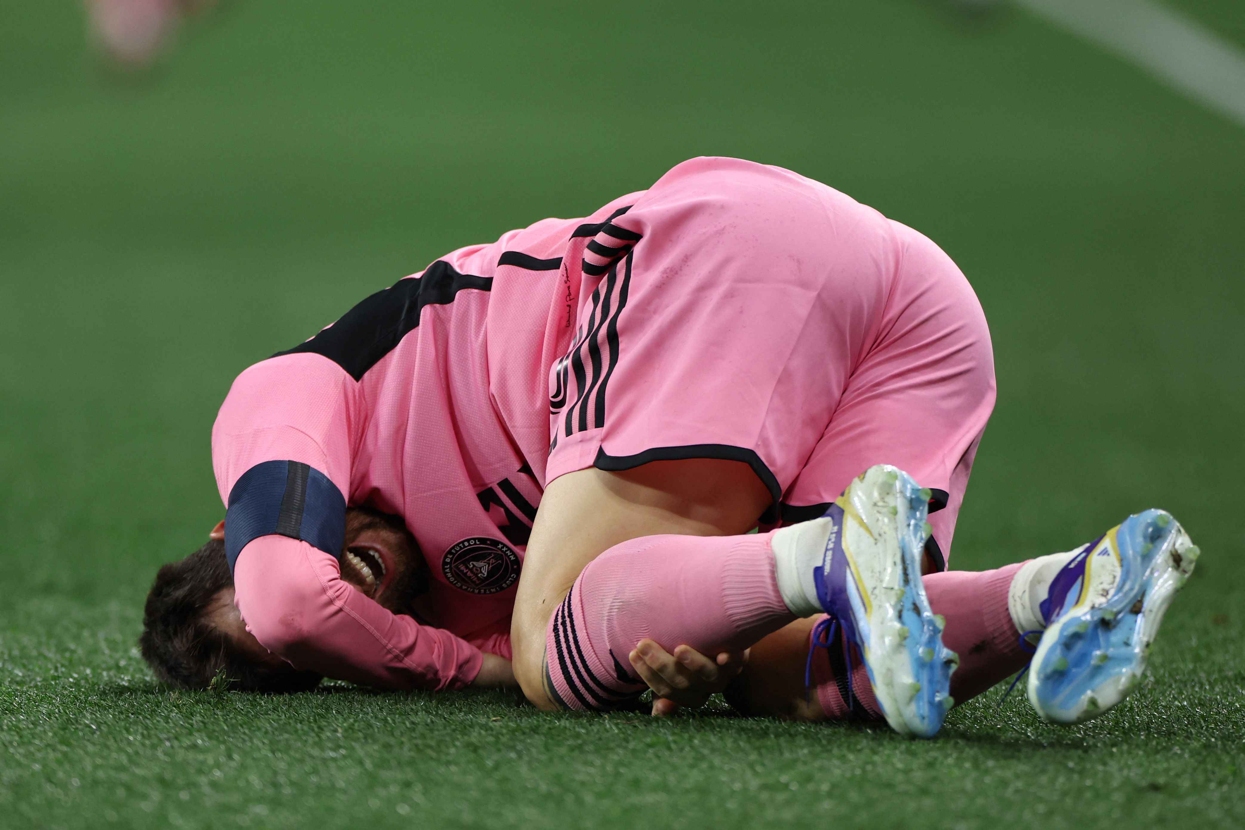 Lionel Messi reacciona tras recibir una dura entrada ante el Nashville la noche del 7 de marzo.