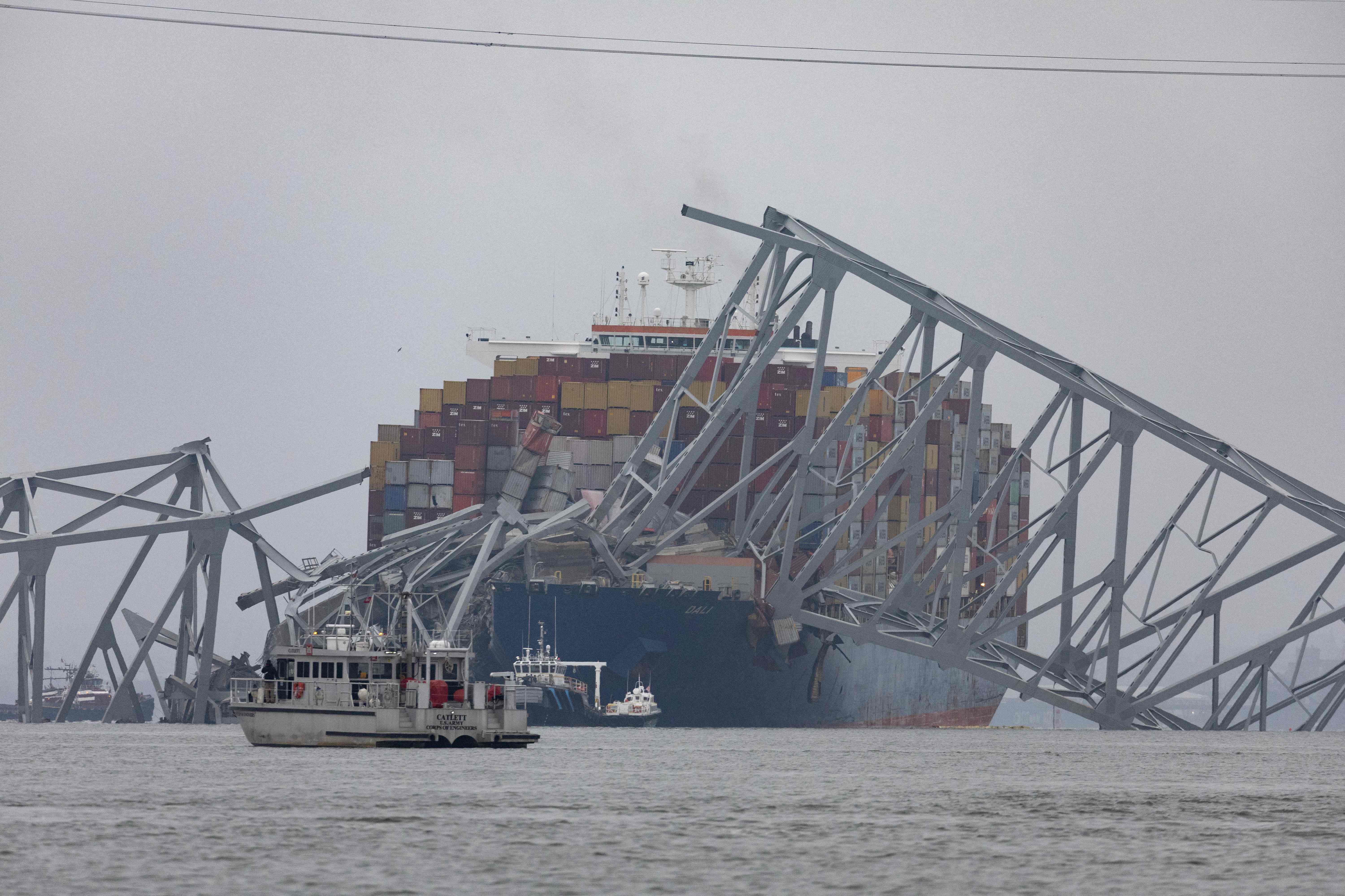 Las autoridades de Maryland informaron que los equipos de buzos encontraron los cuerpos de dos de las seis víctimas.

(Foto Prensa Libre: AFP)