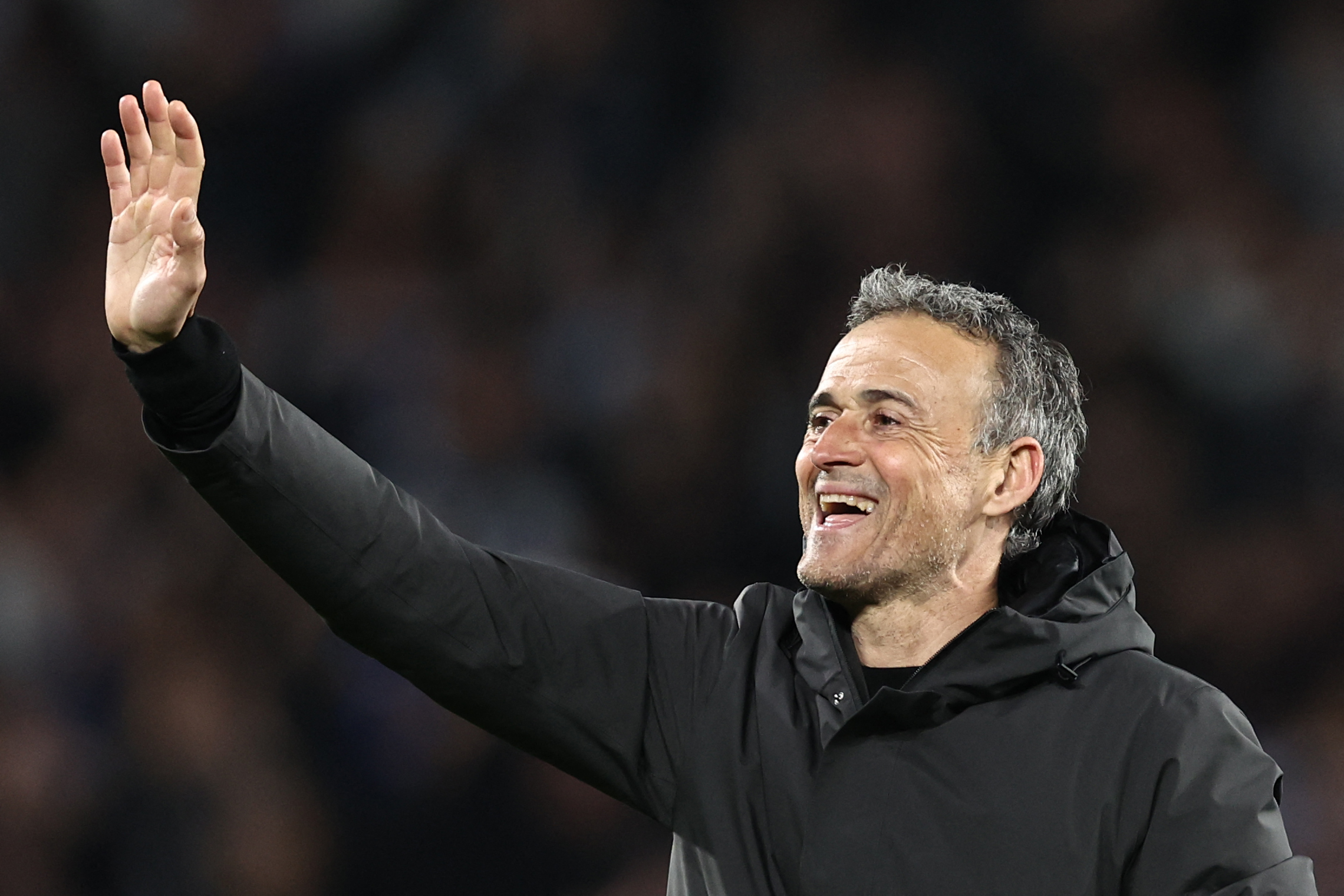 El entrenador español del PSG, Luis Enrique, celebra la victoria de su equipo contra la Real Sociedad en la Champions League. (Foto Prensa Libre: AFP)