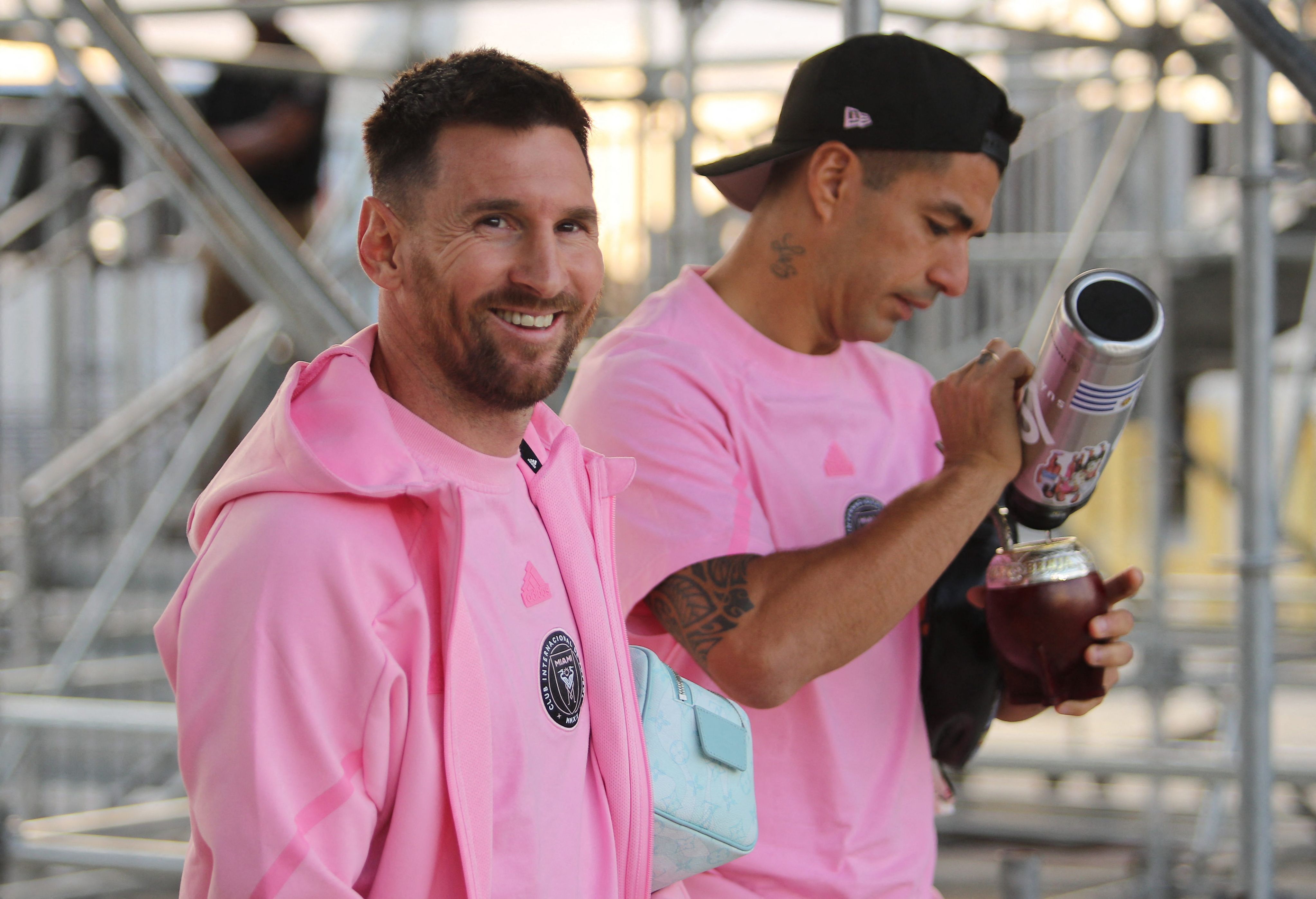 Los jugadores del Inter Miami, Lionel Messi y Luis Suarez, antes de medirse al Nashville SC en la Concacaf Champions Cup. (Foto Prensa Libre: AFP)