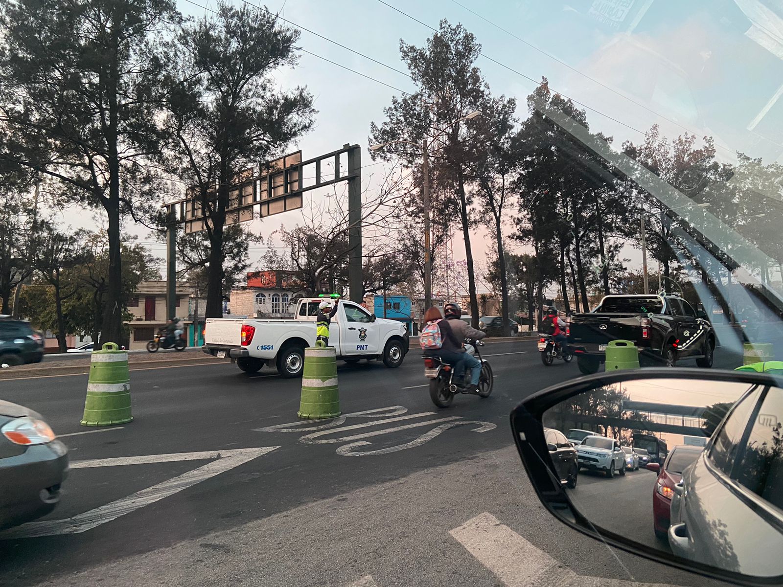 Al menos dos personas murieron en un accidente en el Anillo Periférico hacia el sur. (Foto Prensa Libre: Cortesía)