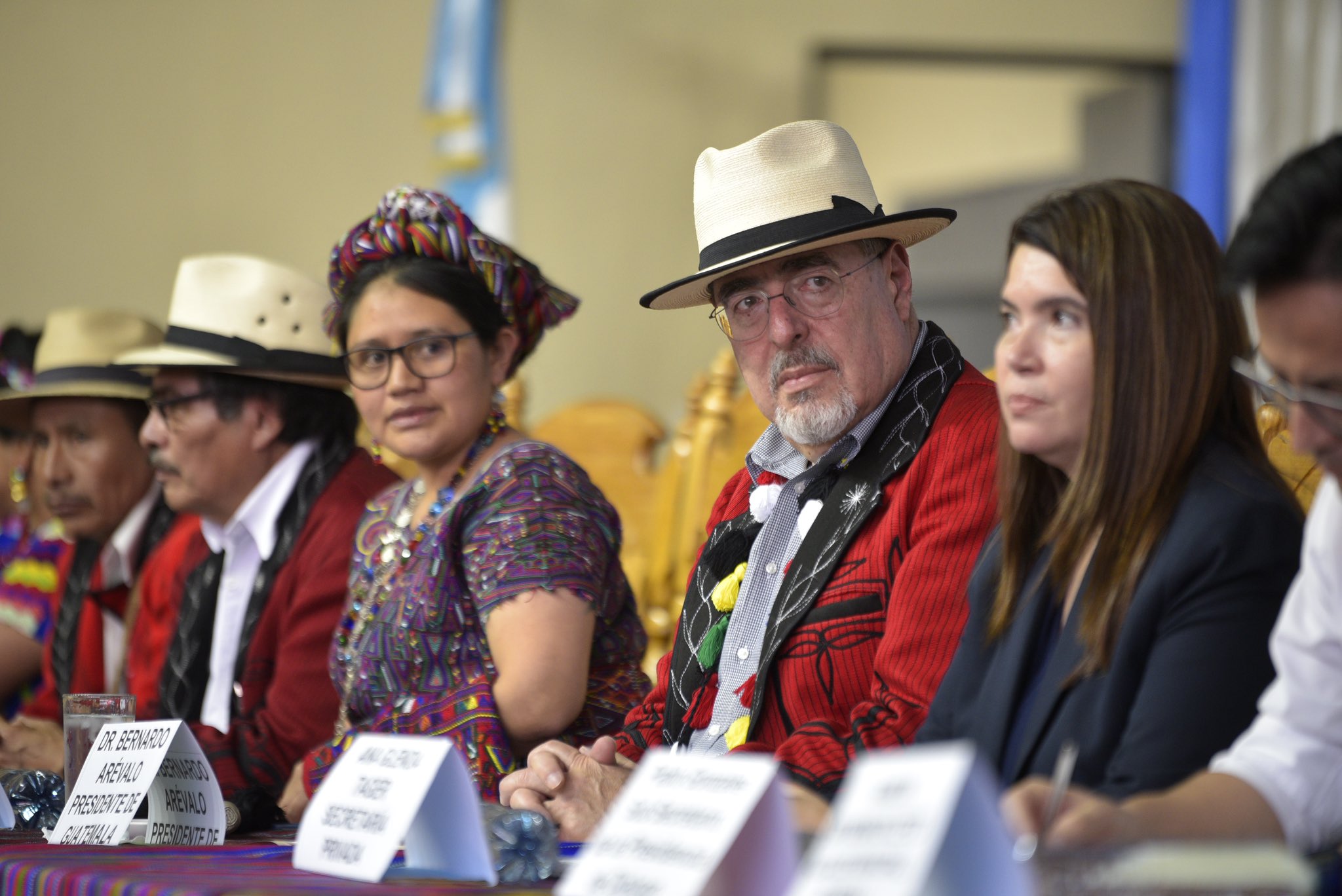 El presidente Bernardo Arévalo visitó Nebaj para comenzar un proyecto que busca atender las necesidades del pueblo ixil. (Foto Prensa Libre: Gobierno de Guatemala)