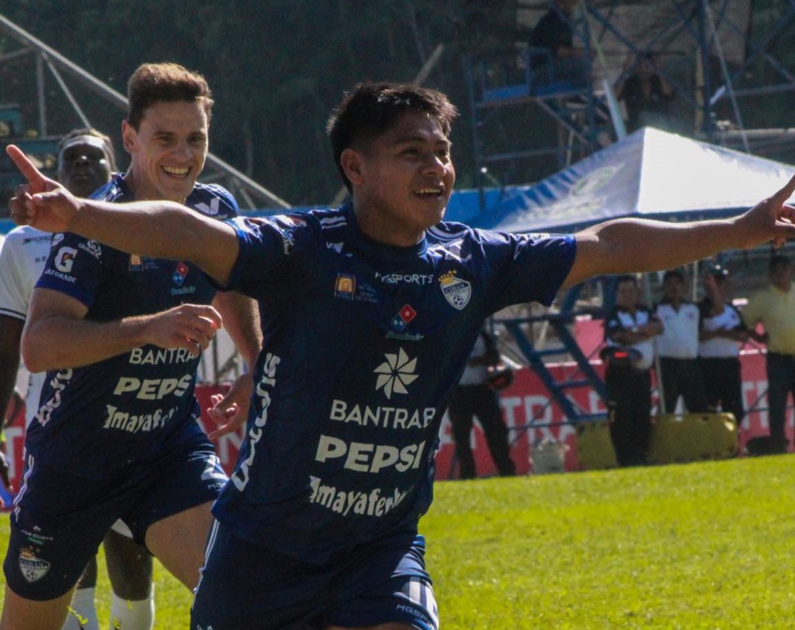 El jugador Denilson Bol de Cobán Imperial figura entre los goleadores del campeonato.