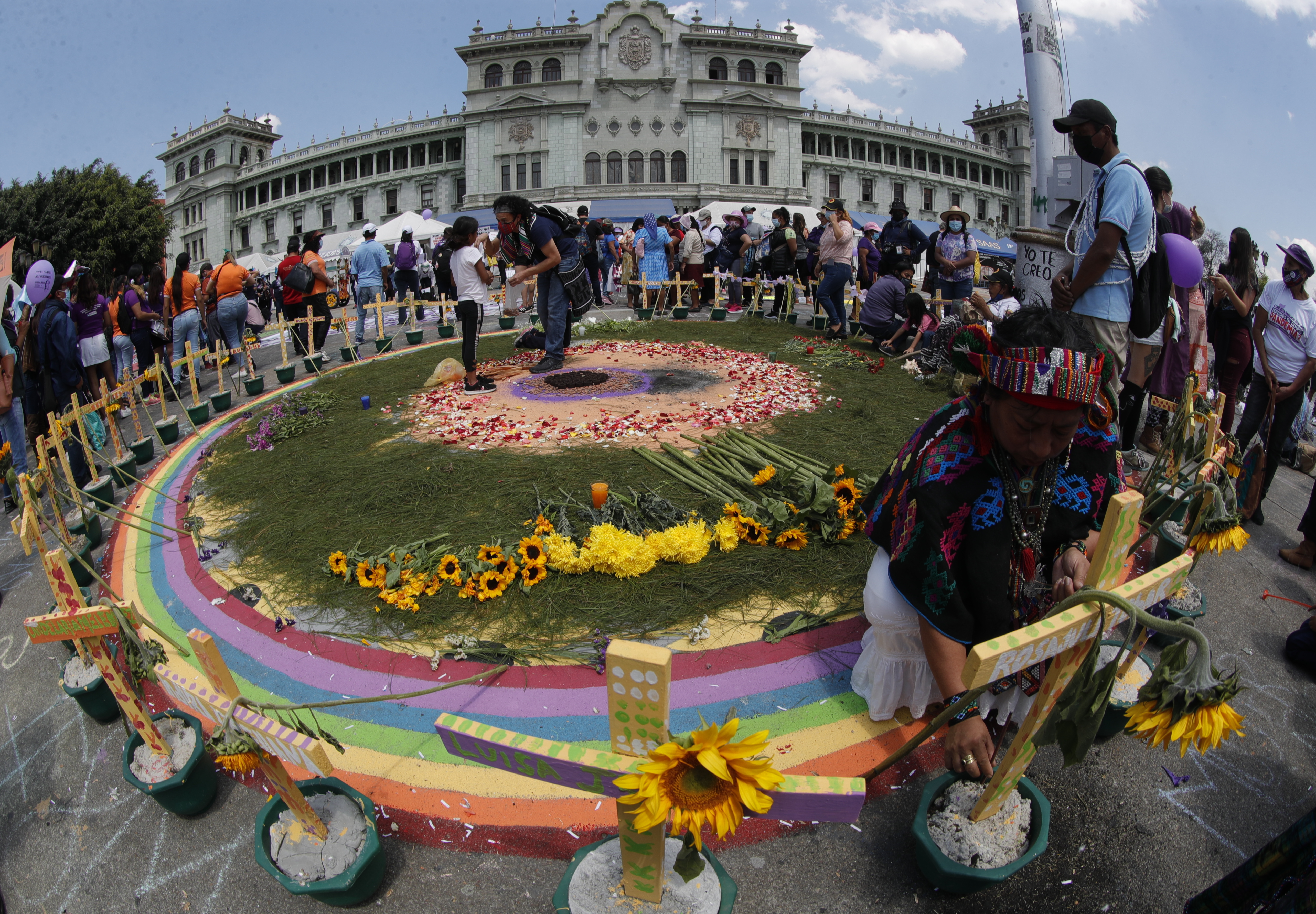 Cada 8 de marzo de conmemora el Día Internacional de la Mujer, en donde se rememoran numerosos hechos históricos en donde las mujeres han luchado por hacer valer sus derechos y exigir mejores condiciones de vida. (Foto Prensa Libre: Hemeroteca PL/Esbin García)