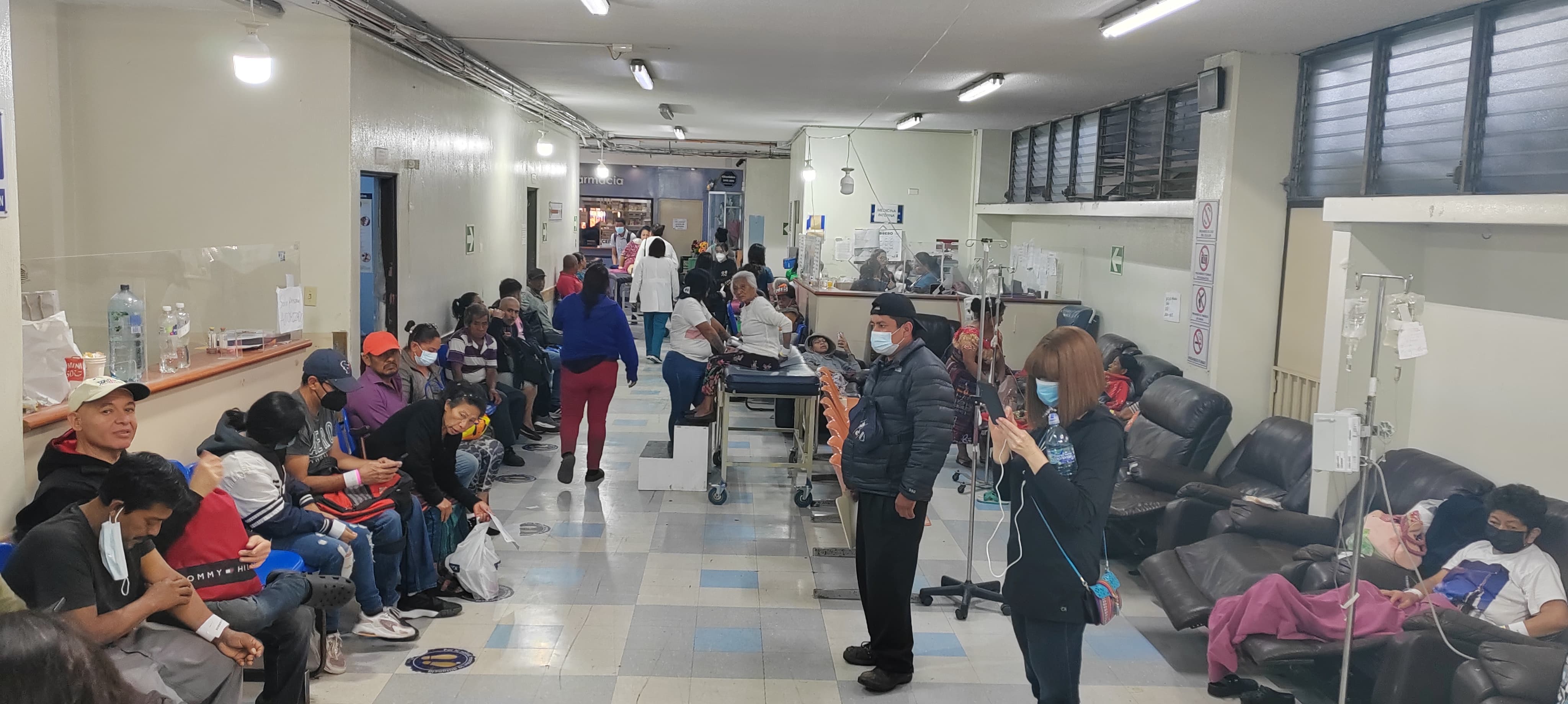 El Hospital General San Juan de Dios registra alta ocupación debido a los accidentes de tránsito. (Foto Prensa Libre)