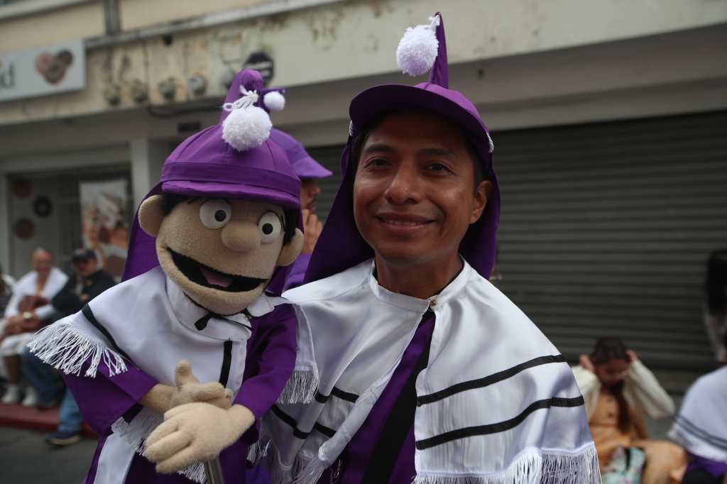 Devotos de Candelaria jueves santo guatemala