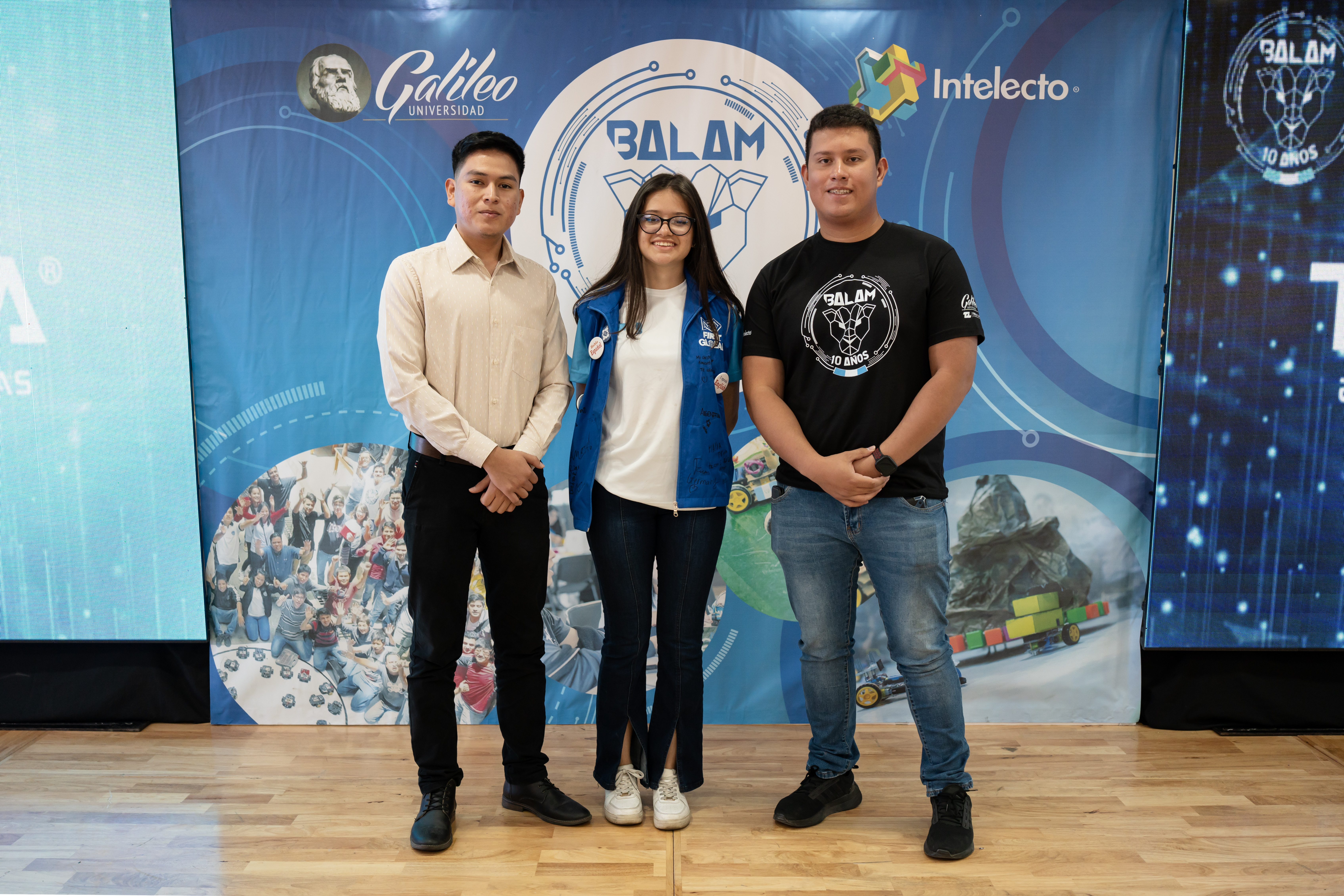 Iván Nájera, Marjorie Álvarez y Jefferson Navarro como invitados especiales durante evento que celebra los 10 años de Proyecto Balam, un concurso que invita a niños y jóvenes a explorar la robótica. (Foto Prensa Libre: Universidad Galileo)